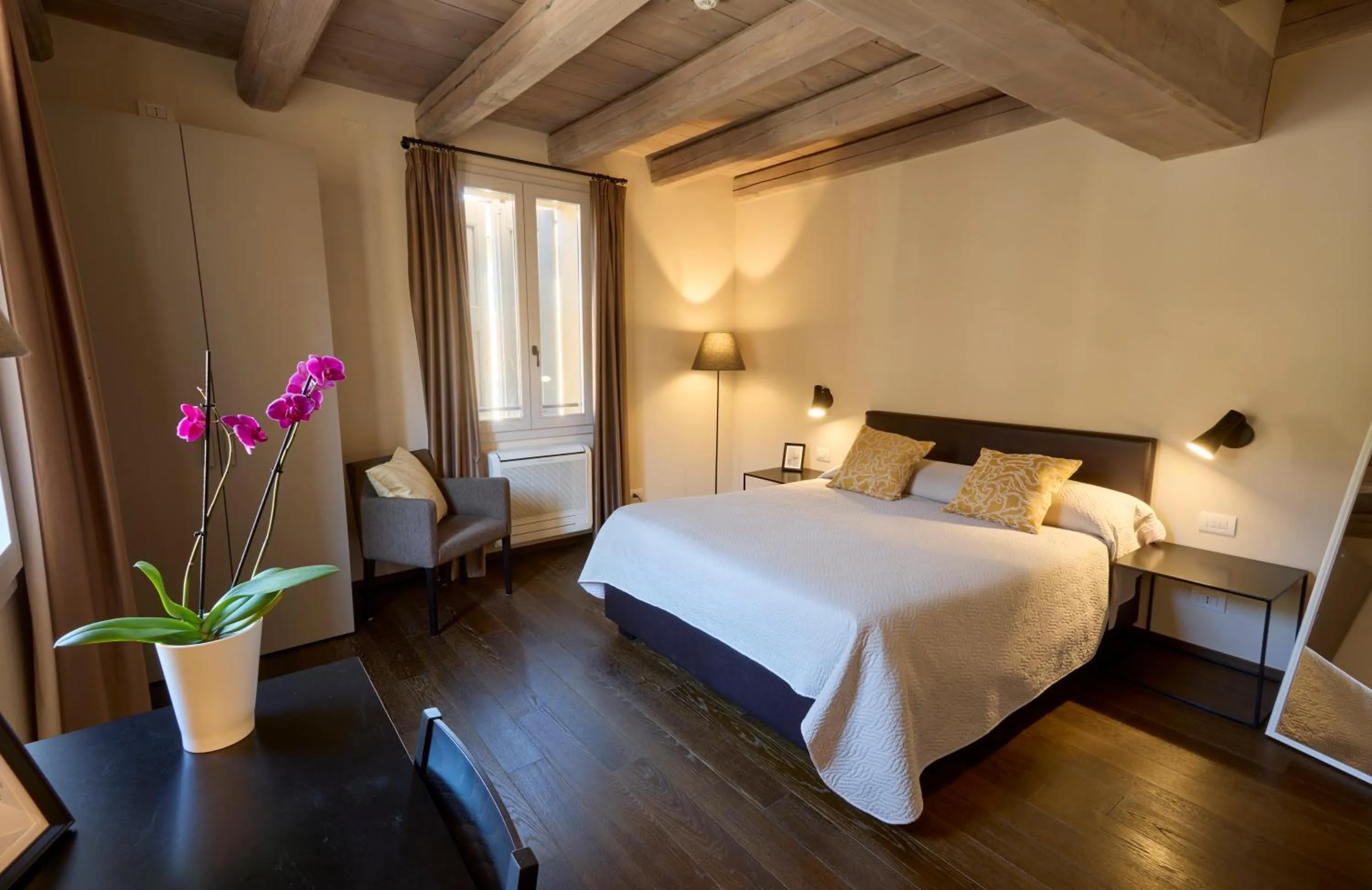 Bed in PALAZZO DE' ROSSI HOTEL