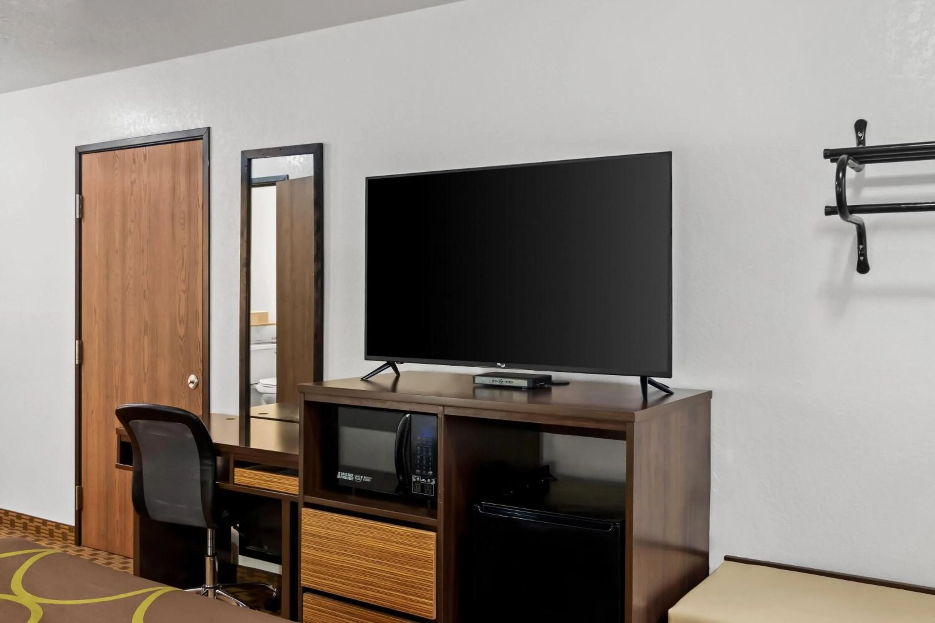 Bed in Super 8 by Wyndham Santa Rosa