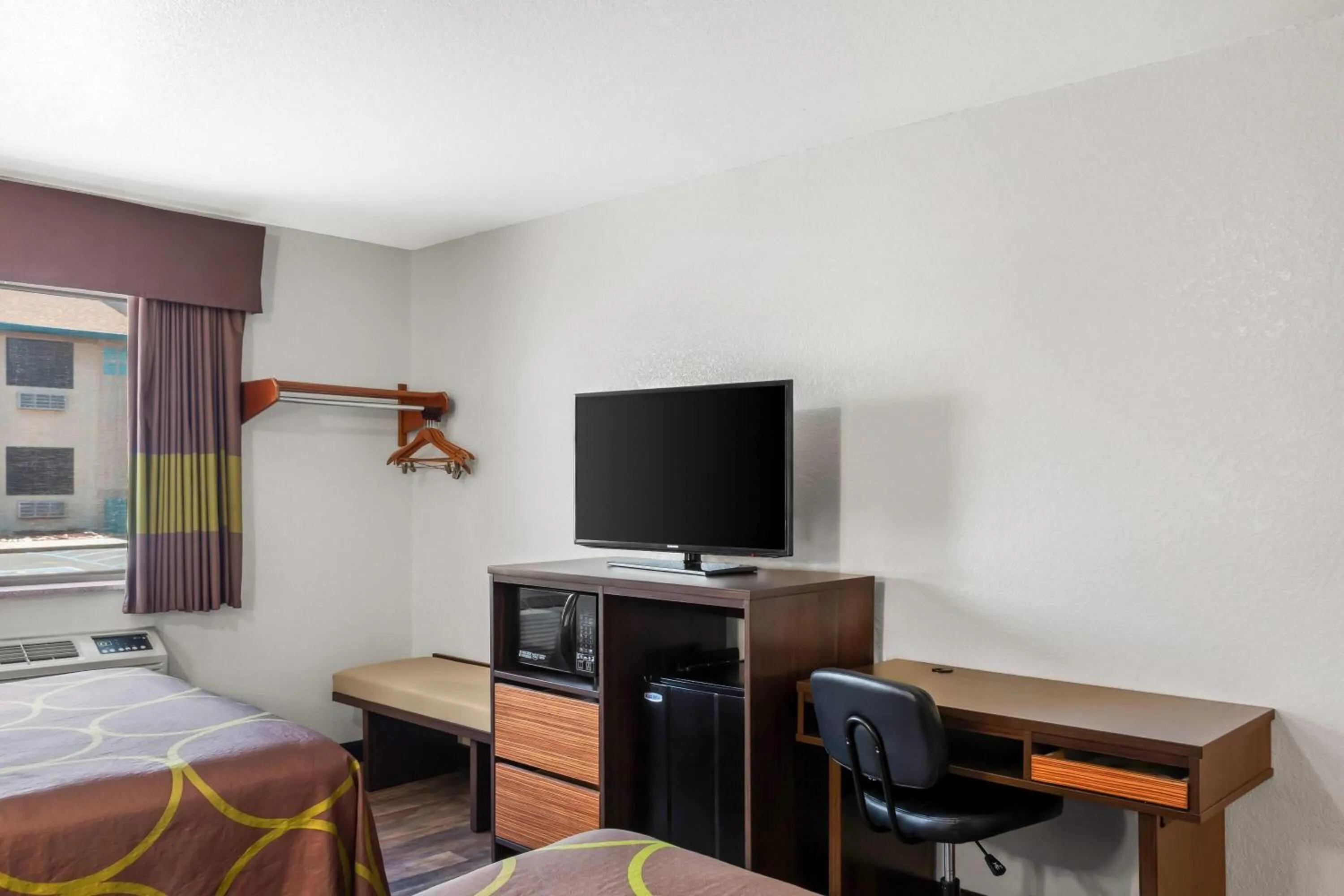 Bed in Super 8 by Wyndham Santa Rosa