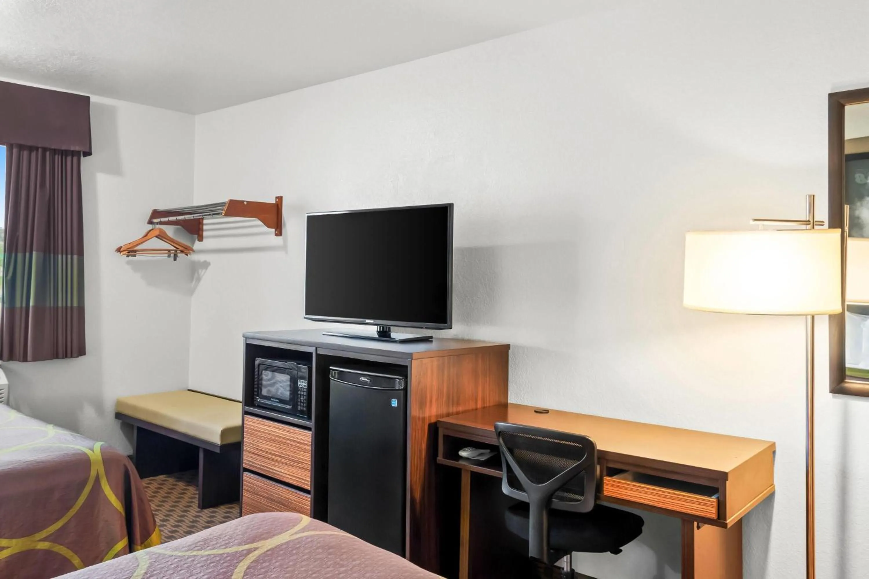 Bed in Super 8 by Wyndham Santa Rosa