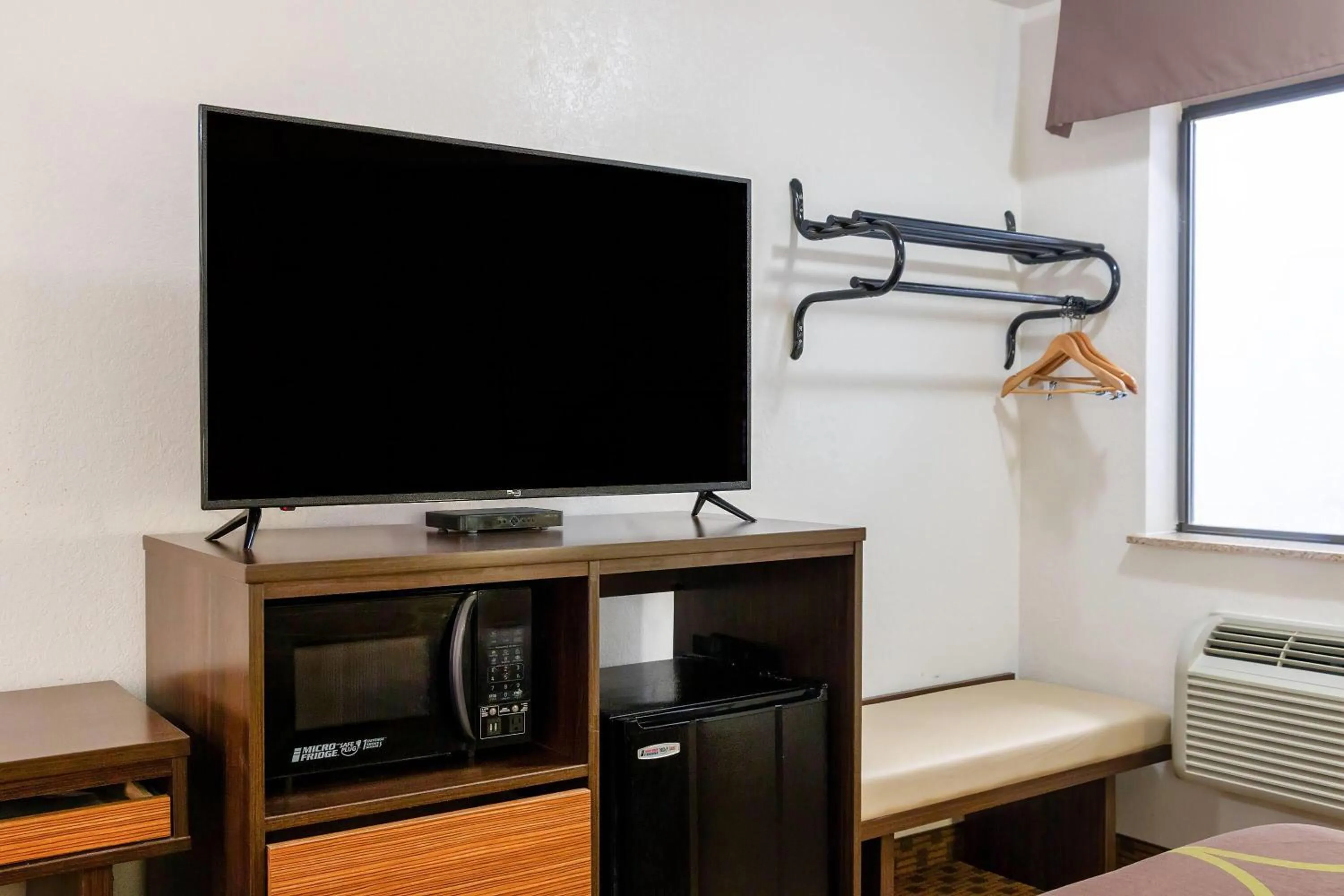 Bed in Super 8 by Wyndham Santa Rosa