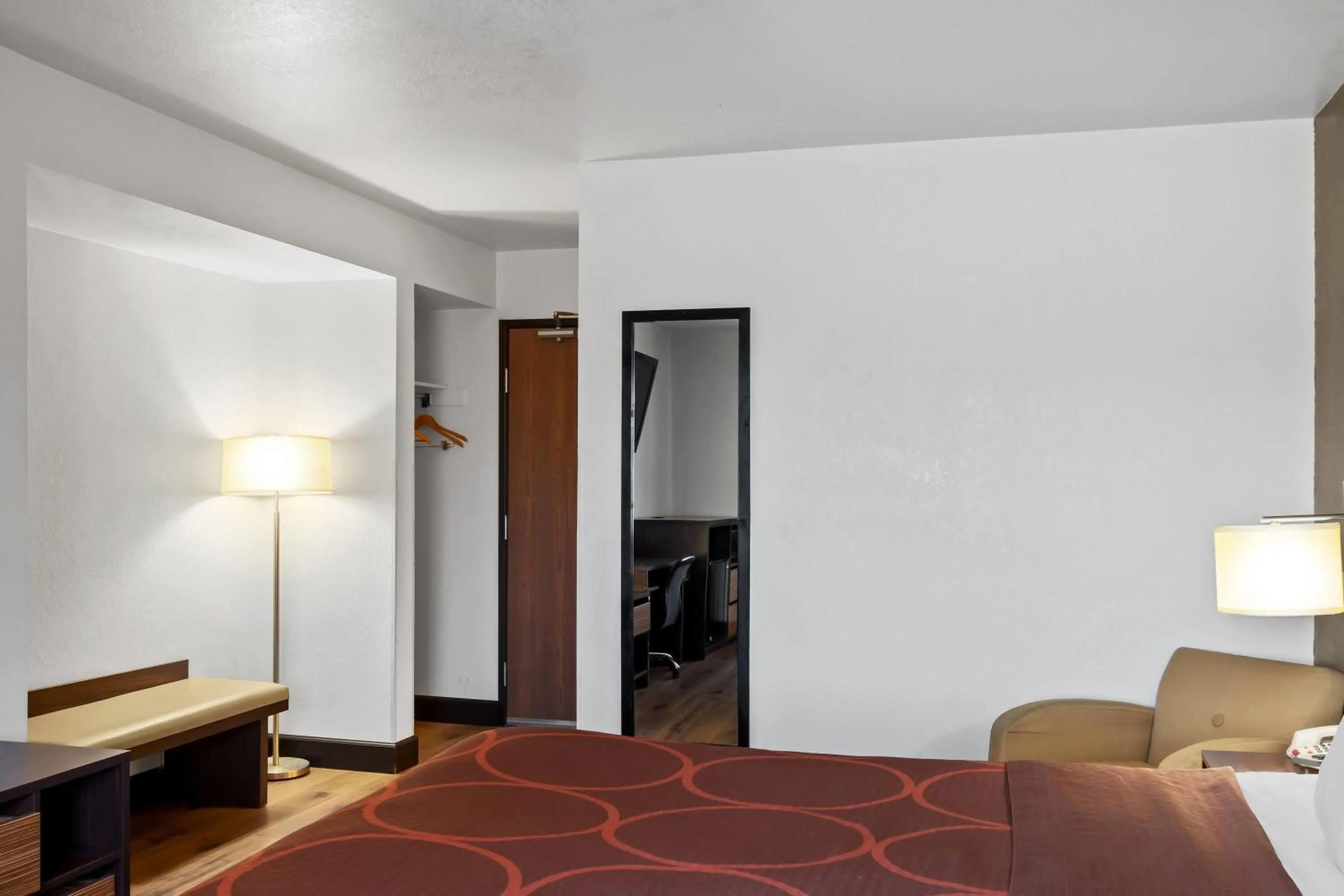 Photo of the whole room, Bed in Super 8 by Wyndham Santa Rosa