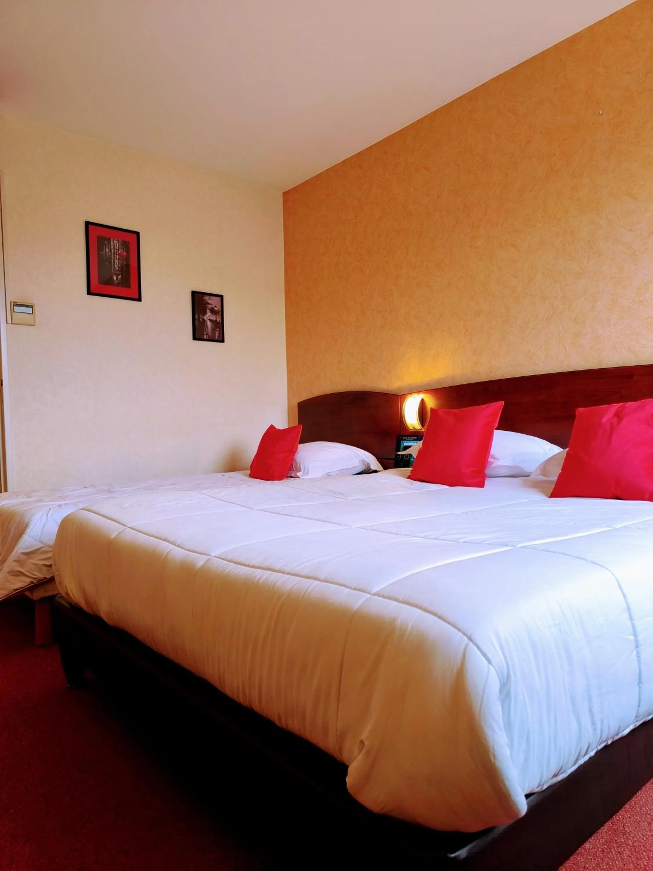 Bedroom, Bed in Hôtel Saint Jacques