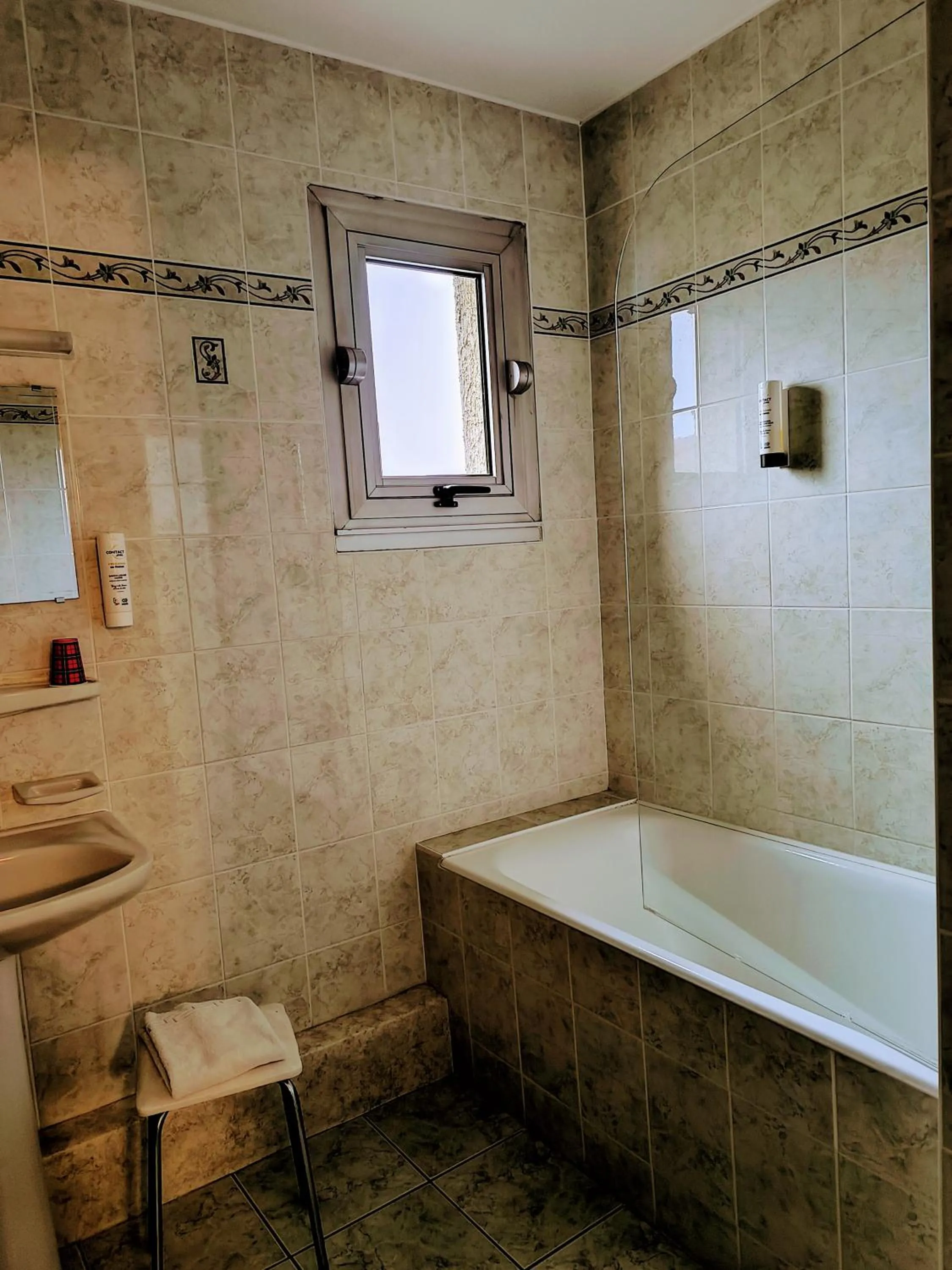 Bathroom in Hôtel Saint Jacques