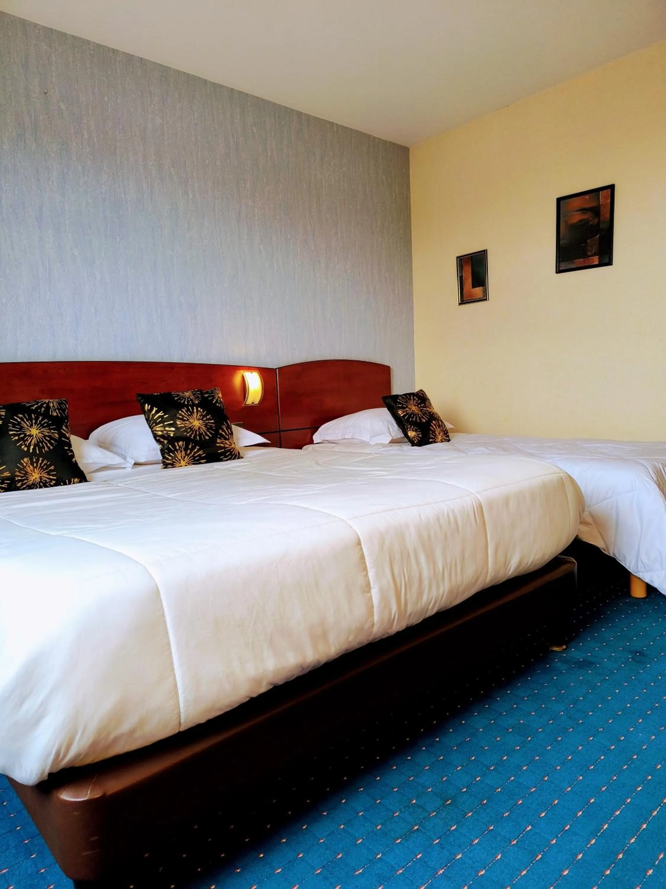 Bedroom, Bed in Hôtel Saint Jacques