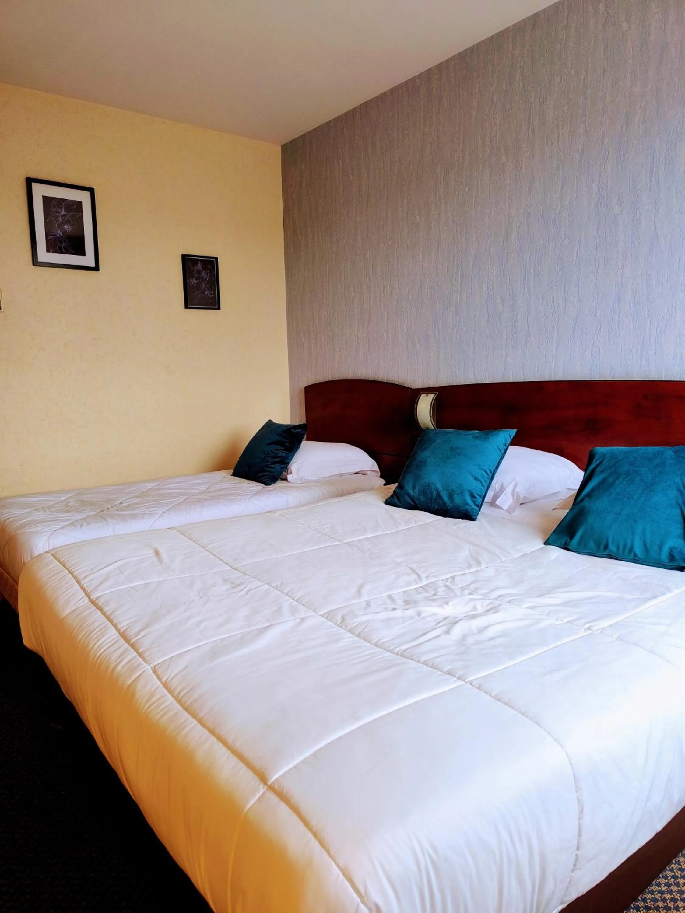 Bedroom, Bed in Hôtel Saint Jacques