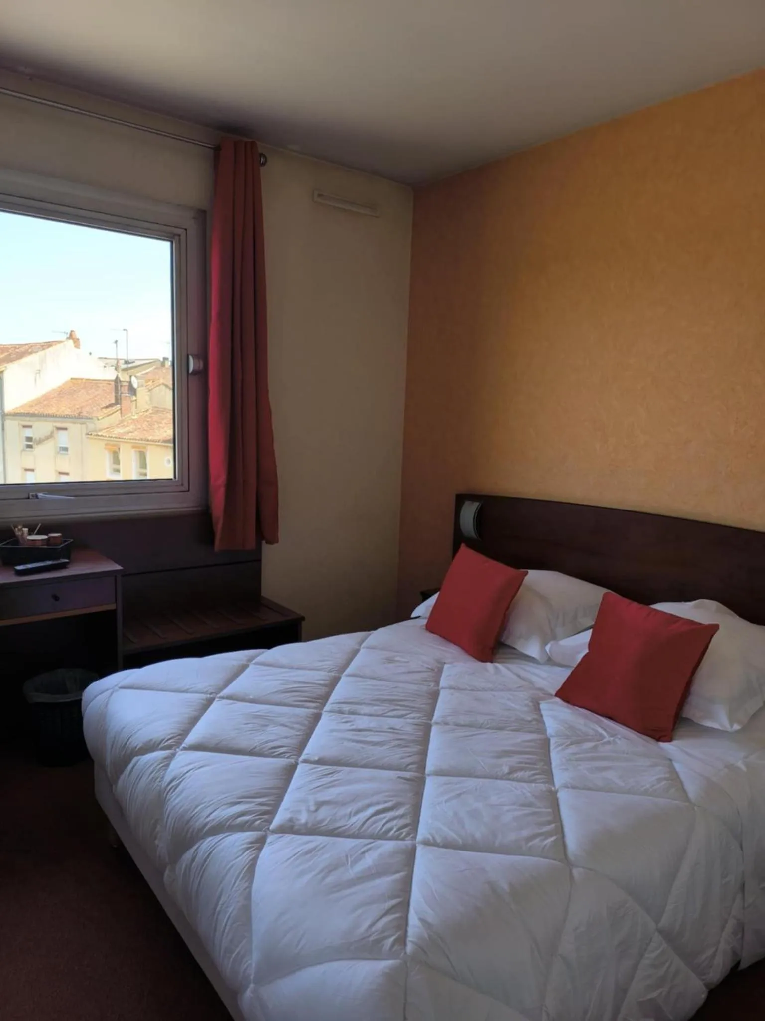 Bedroom, Bed in Hôtel Saint Jacques