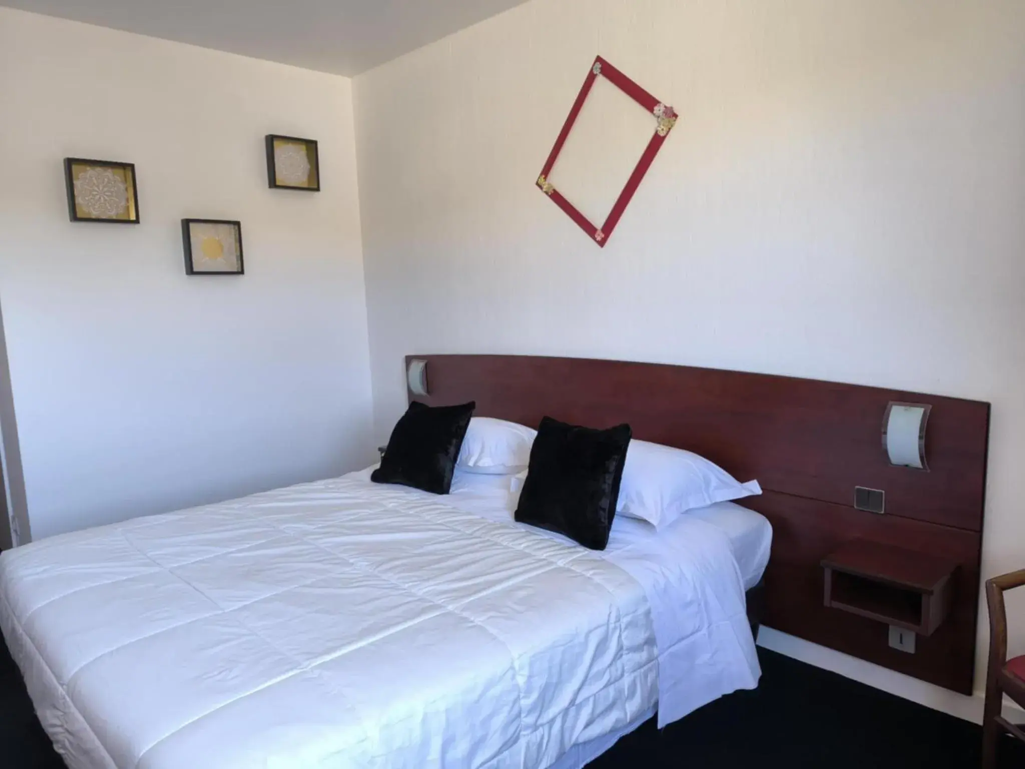 Superior Double Room - single occupancy in Hôtel Saint Jacques Superior Double Room - single occupancy in Hôtel Saint Jacques