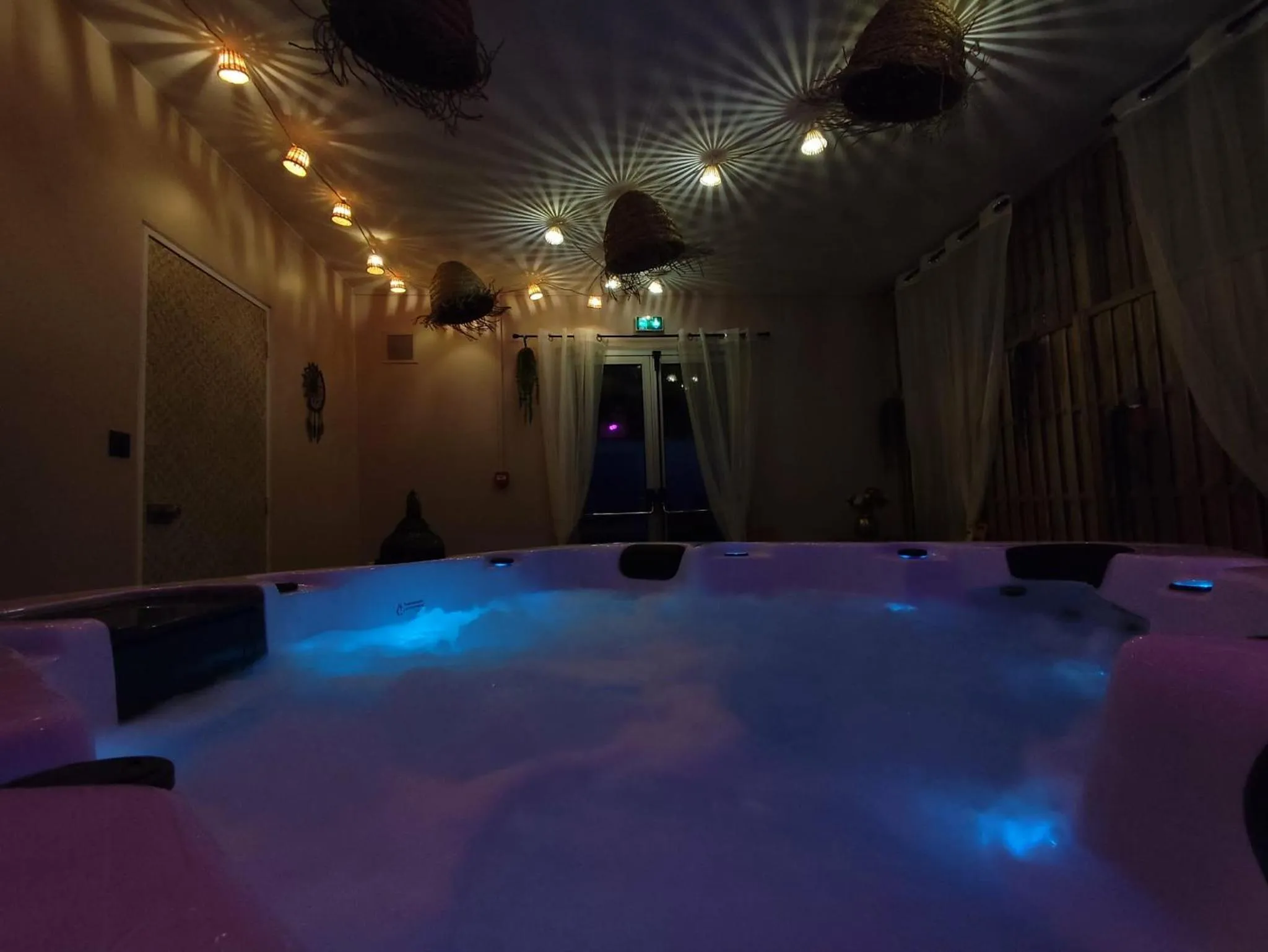 Hot Tub in Hôtel Saint Jacques