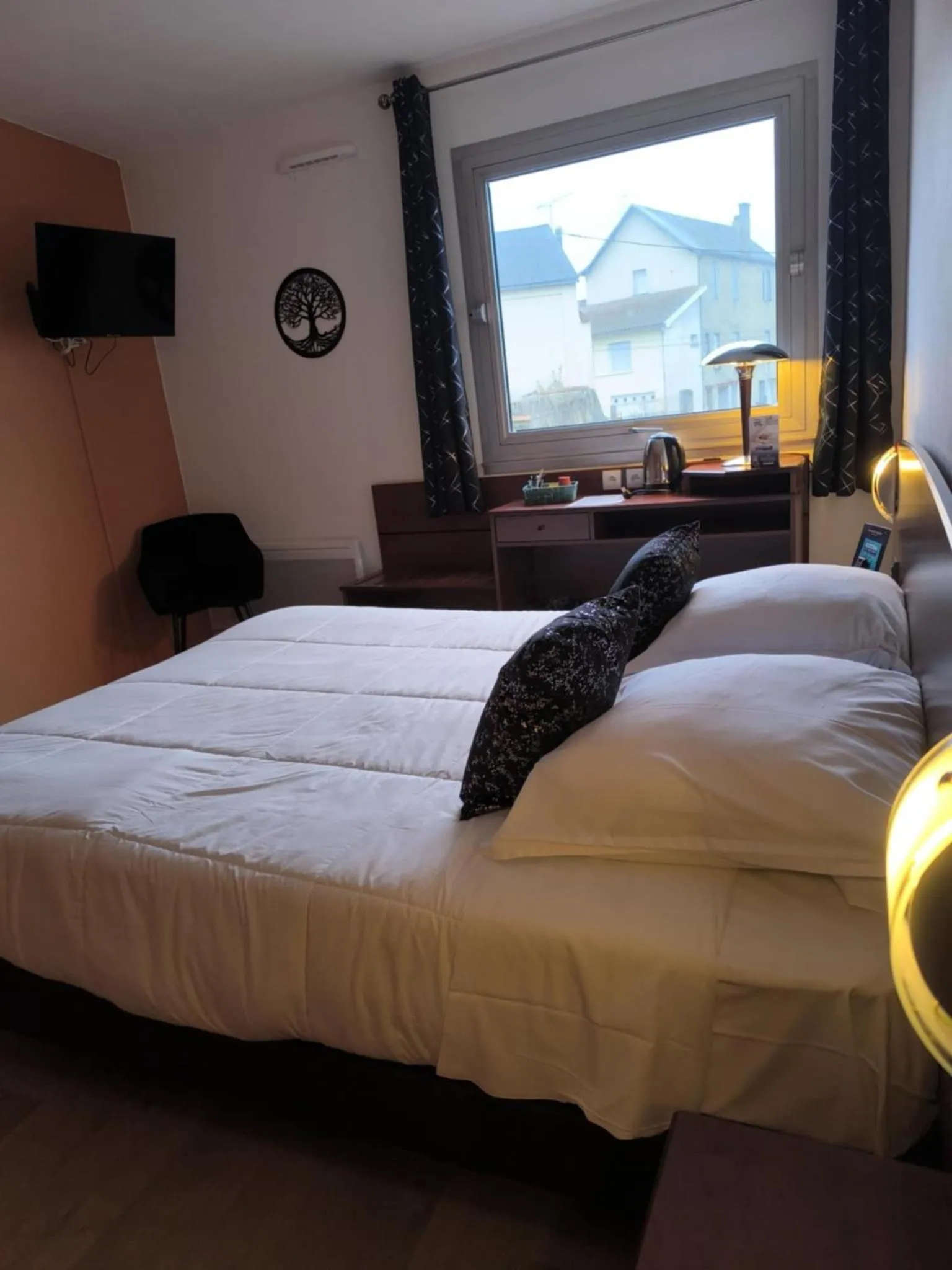 Bedroom, Bed in Hôtel Saint Jacques