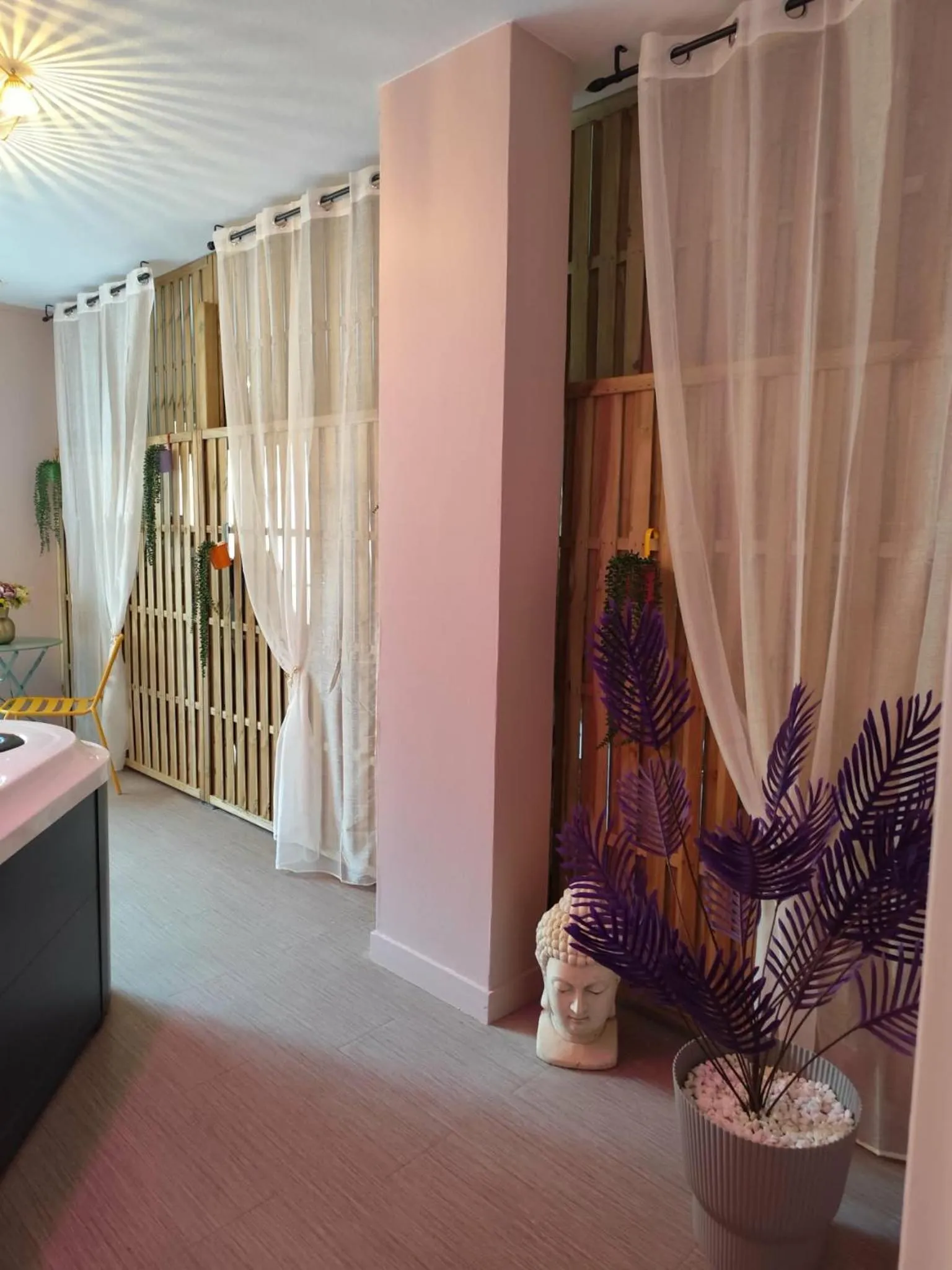 Hot Tub, Bed in Hôtel Saint Jacques