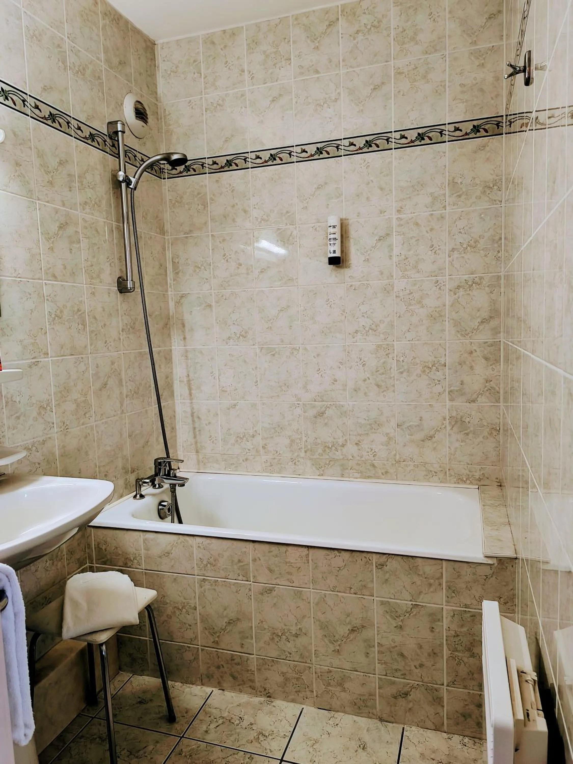 Bathroom in Hôtel Saint Jacques