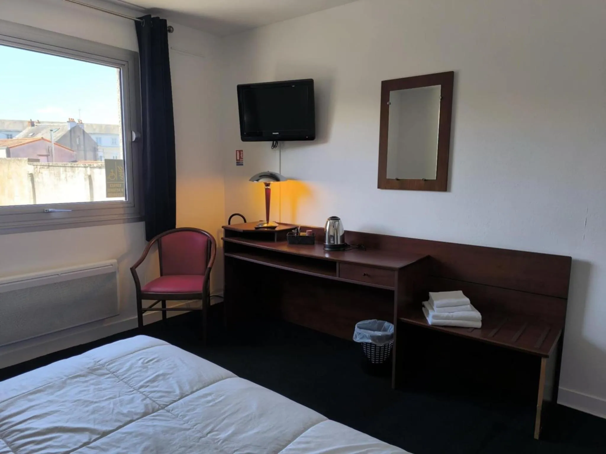 Bedroom, Bed in Hôtel Saint Jacques