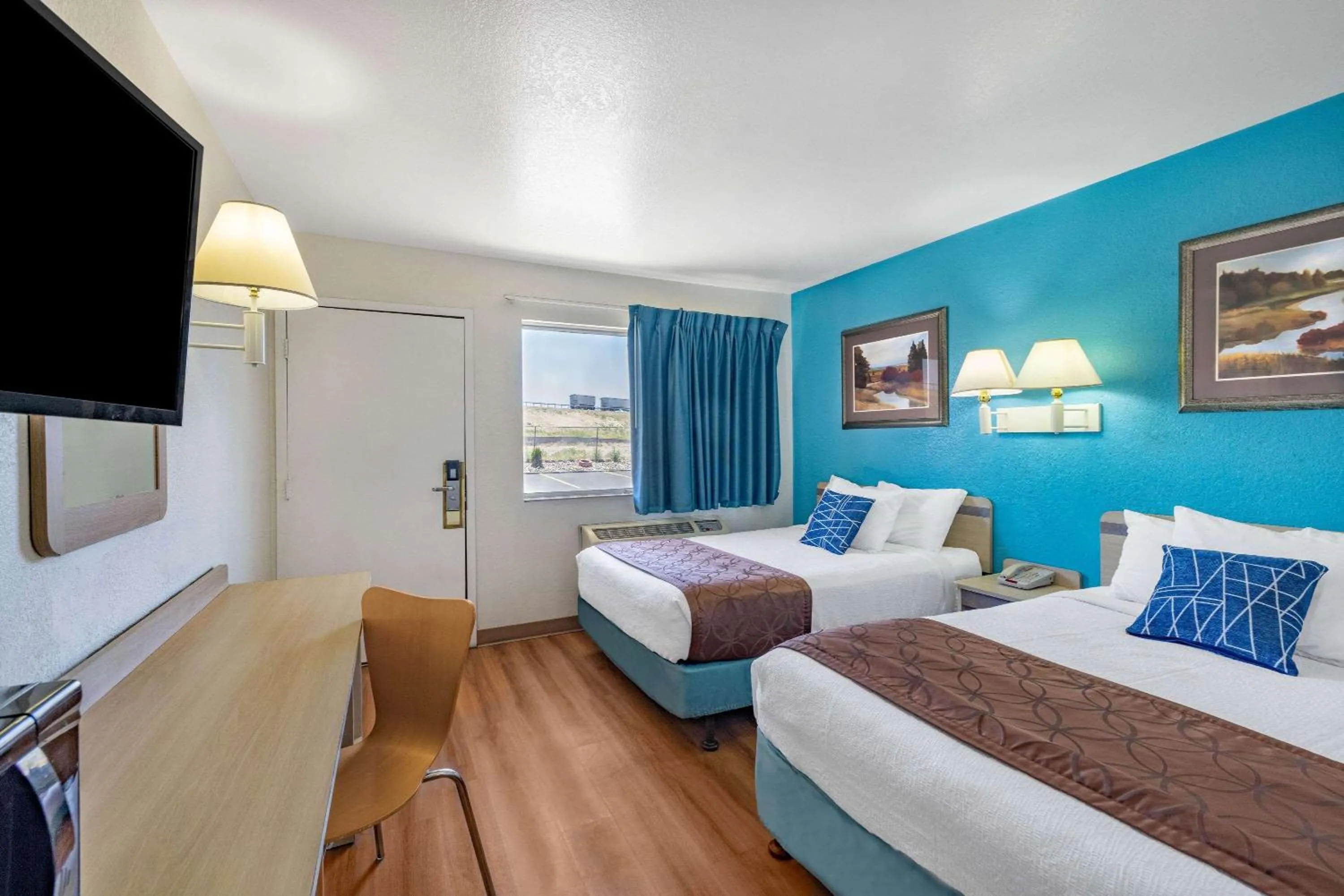 Photo of the whole room, Bed in Travelodge by Wyndham Miles City