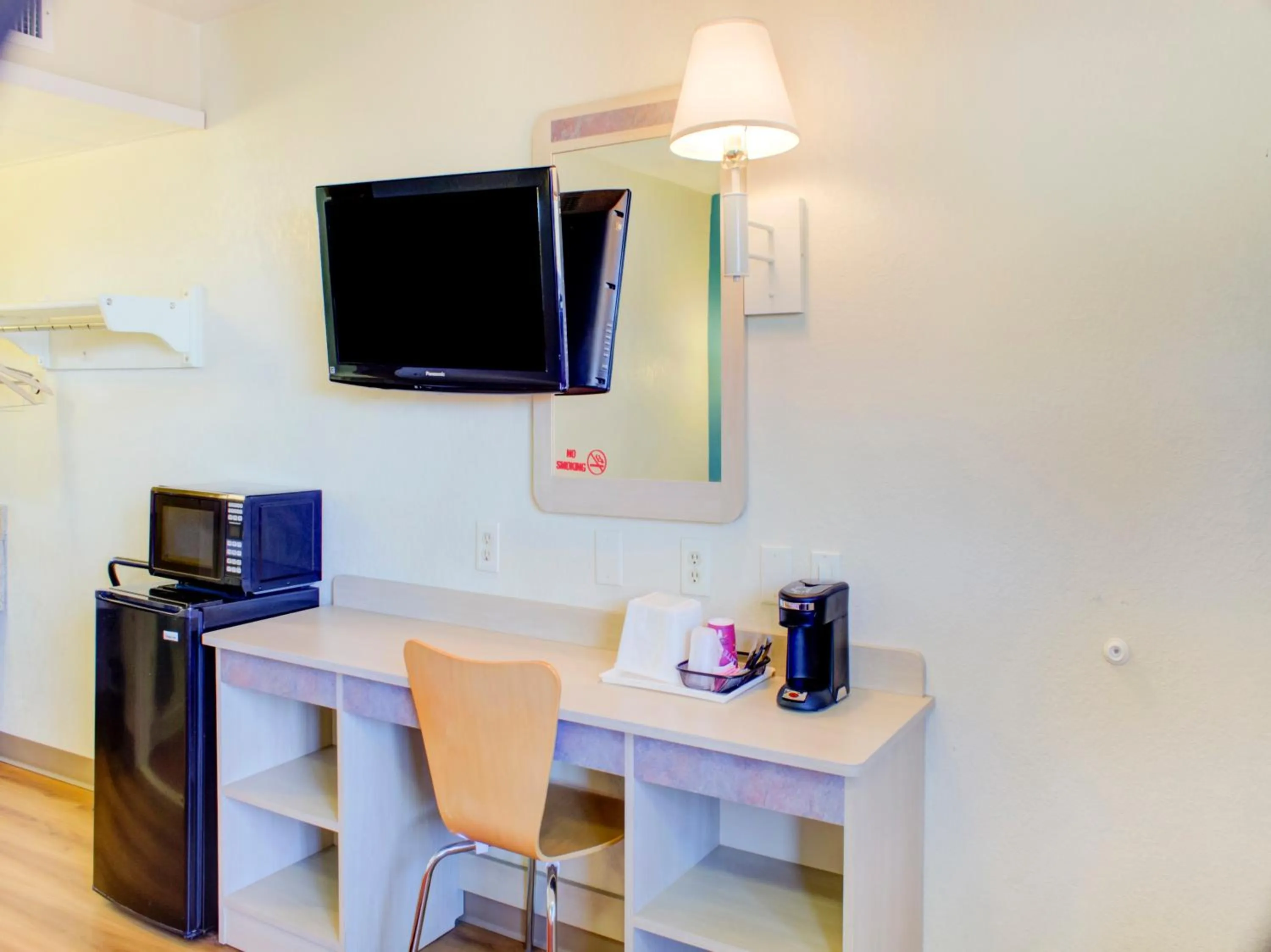TV and multimedia in Travelodge by Wyndham Miles City