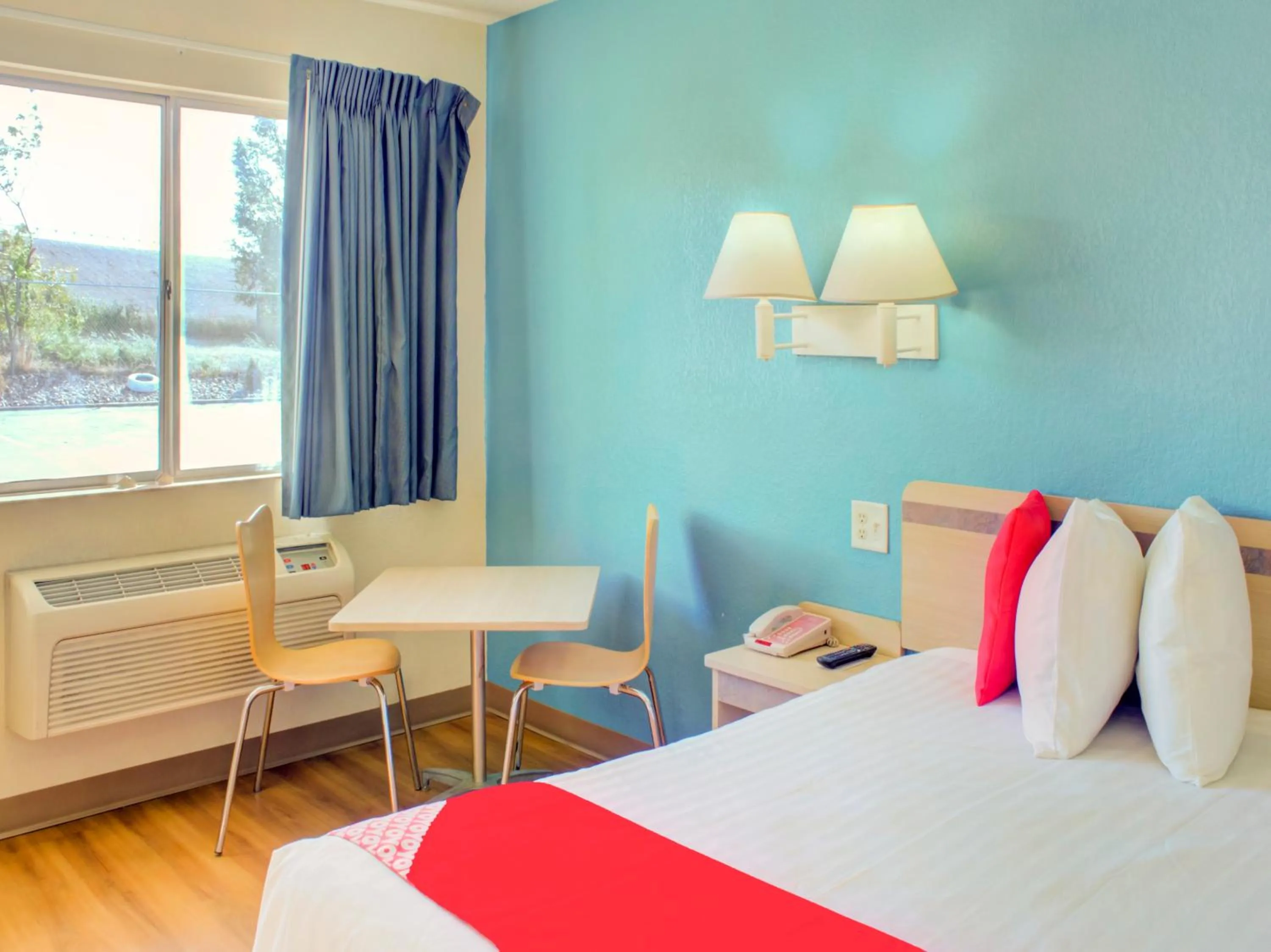 Bedroom, Bed in Travelodge by Wyndham Miles City