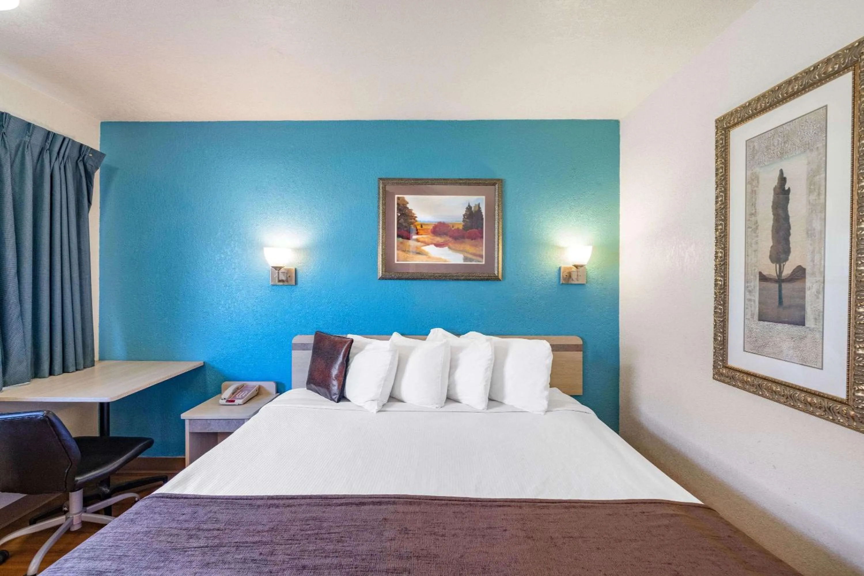 Photo of the whole room, Bed in Travelodge by Wyndham Miles City