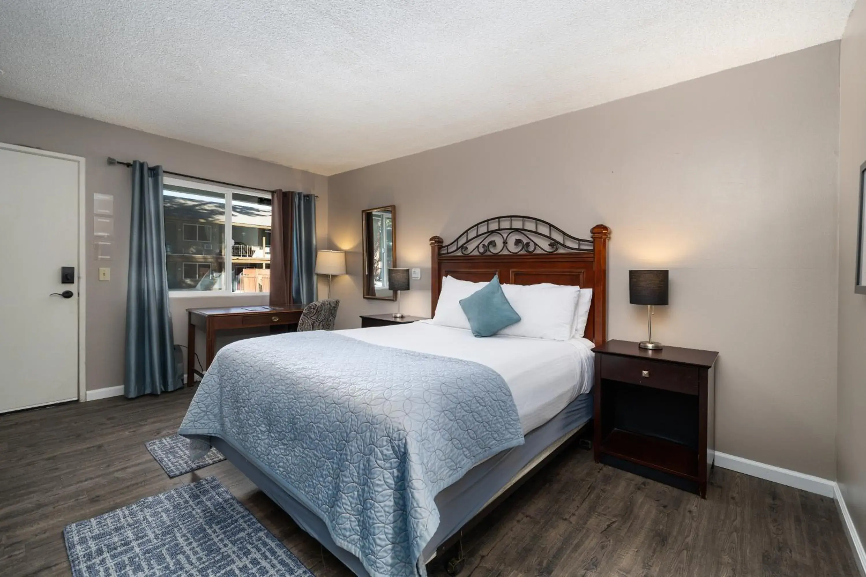 Queen Room - Disability Access in The Alder Inn Queen Room - Disability Access in The Alder Inn