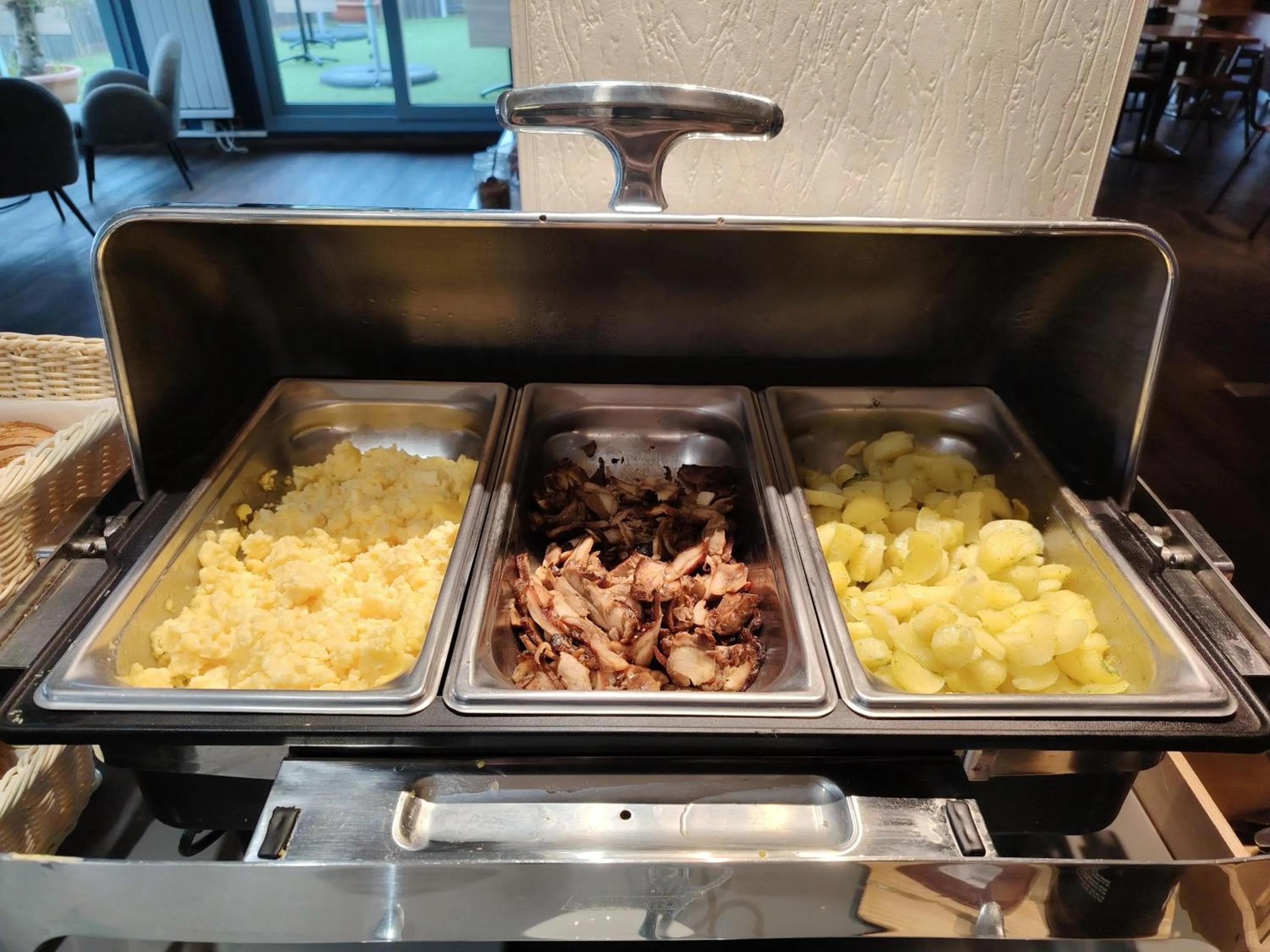 Breakfast in Kyriad Laon