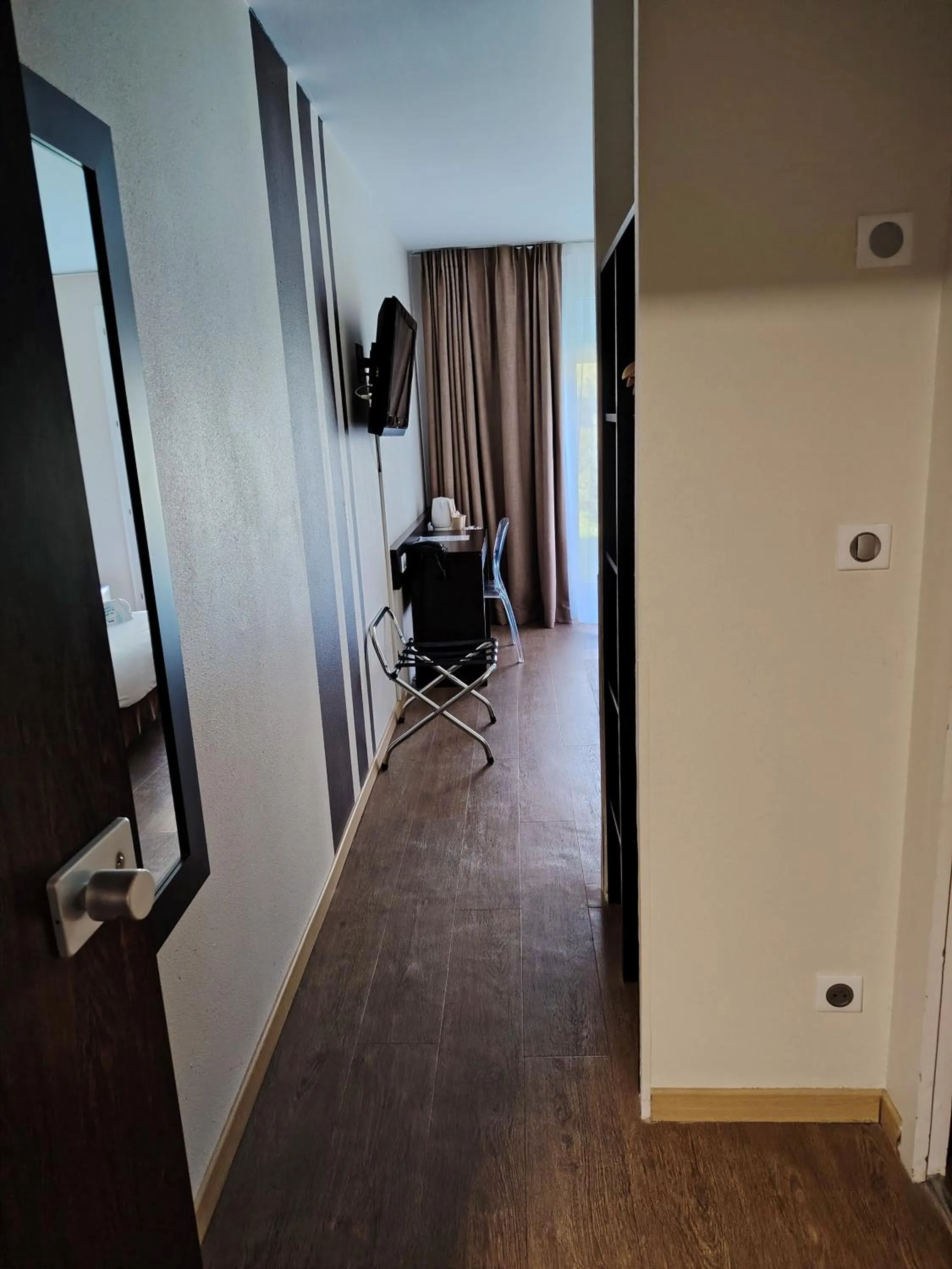 Photo of the whole room in Kyriad Laon