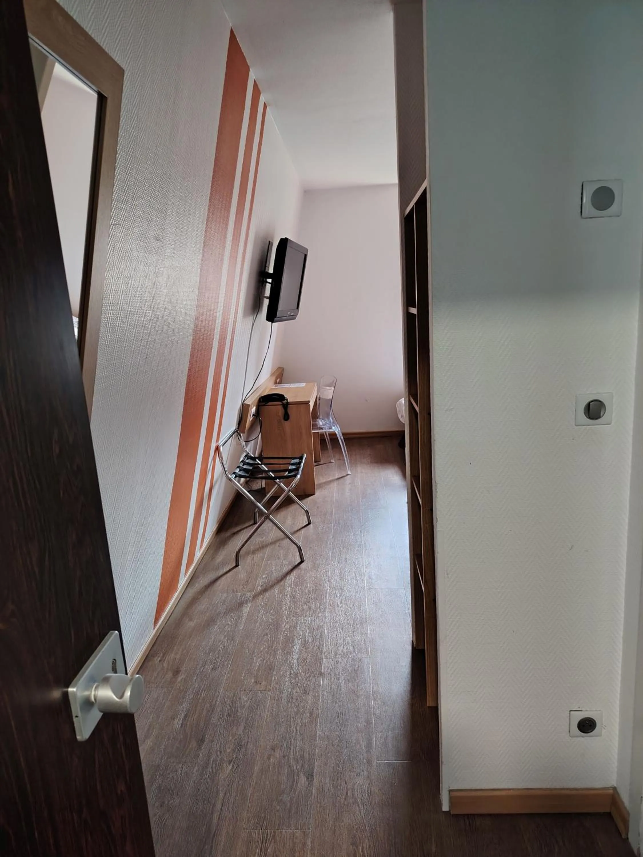 Photo of the whole room in Kyriad Laon