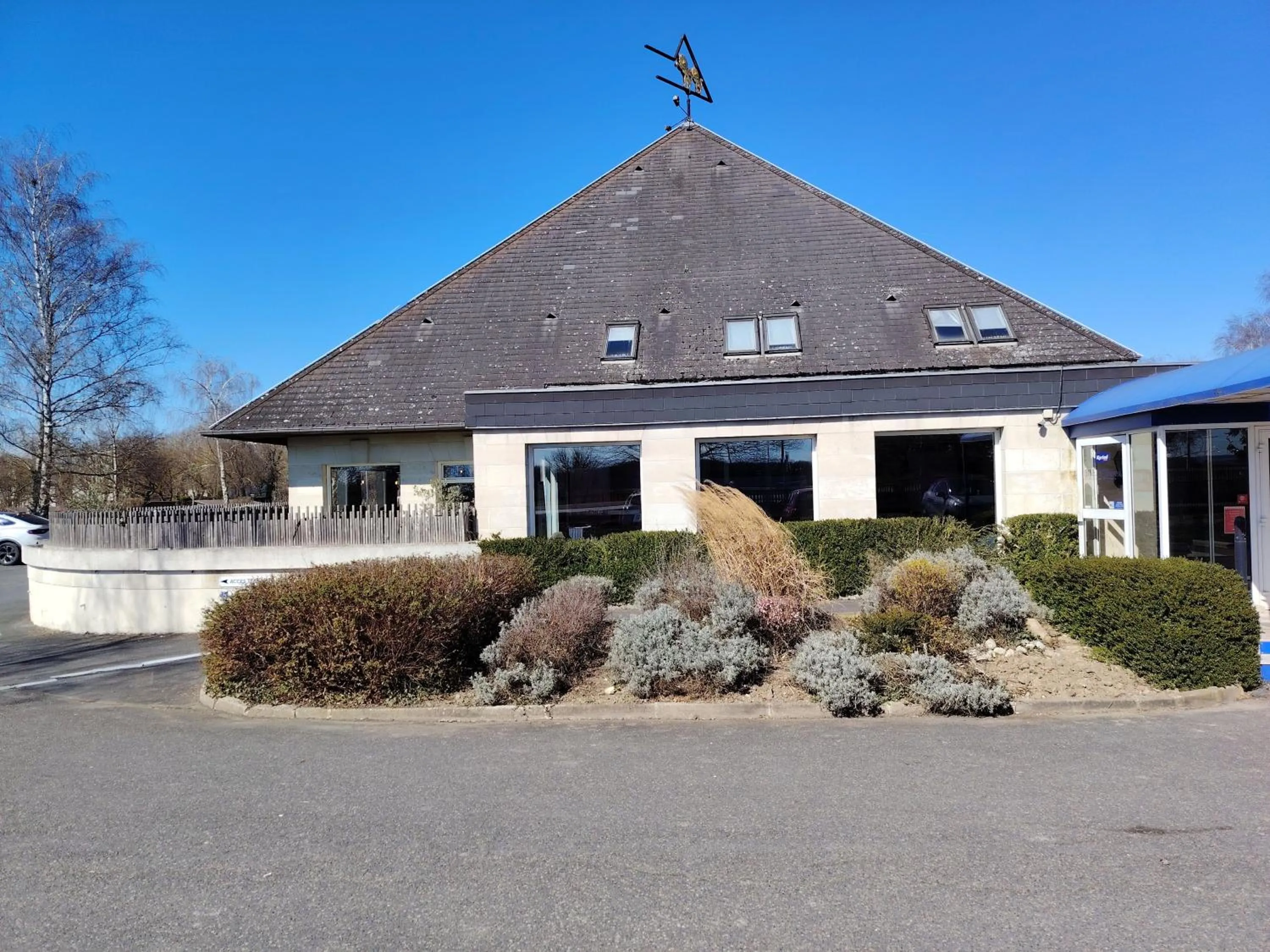 Property building in Kyriad Laon