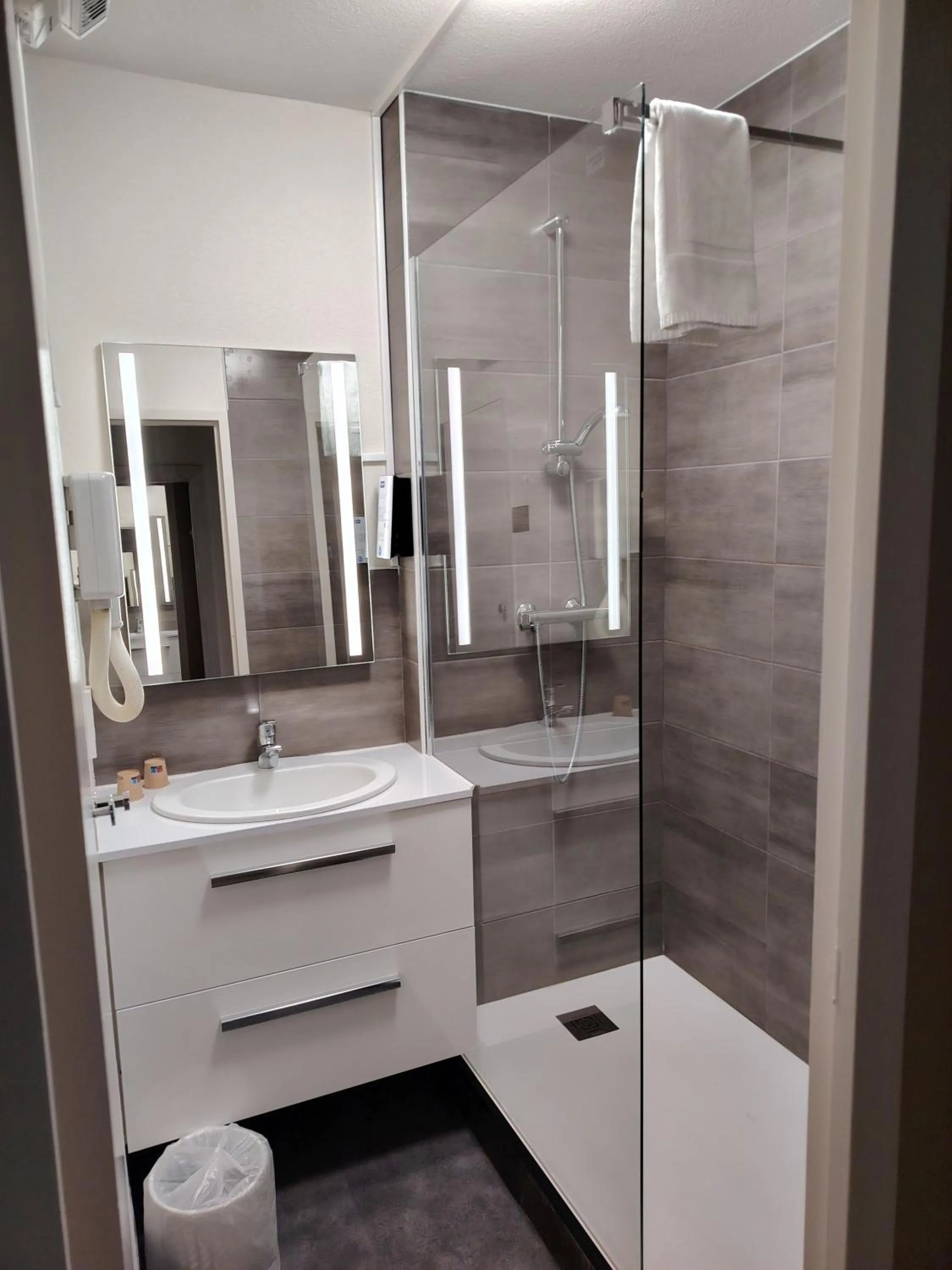 Shower in Kyriad Laon