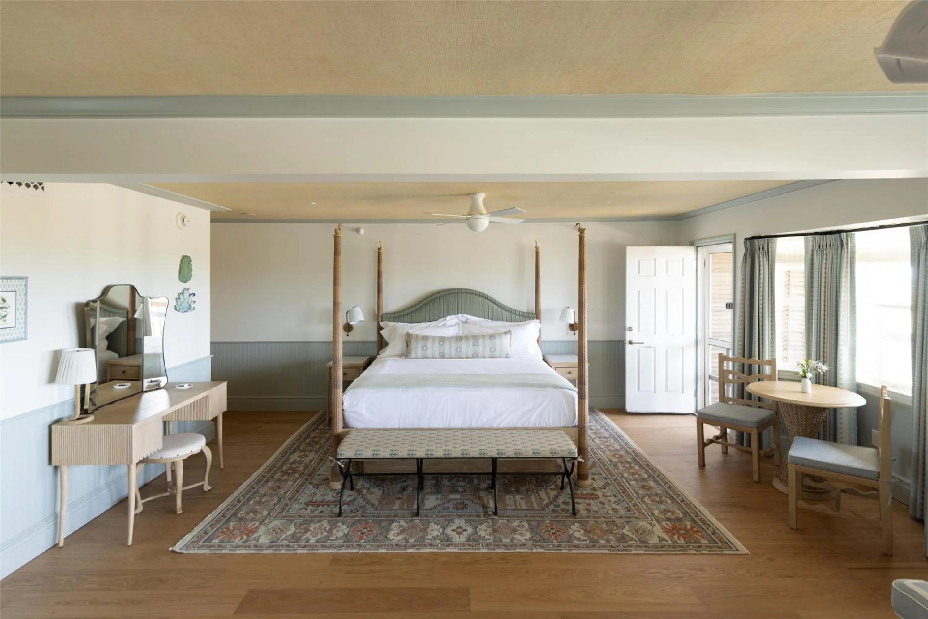 Photo of the whole room, Bed in The Sanderling