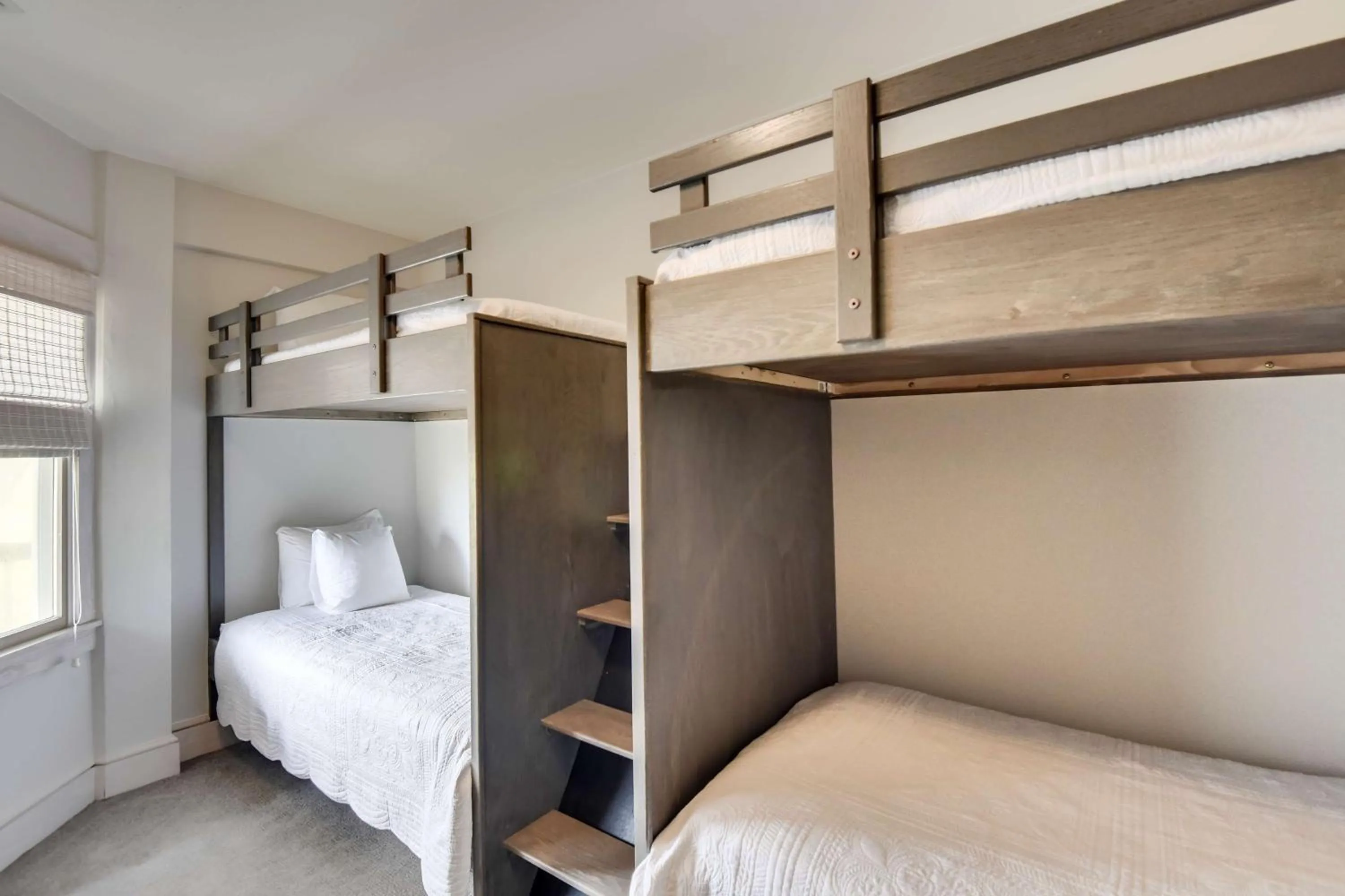 Photo of the whole room, Bed in The Sanderling