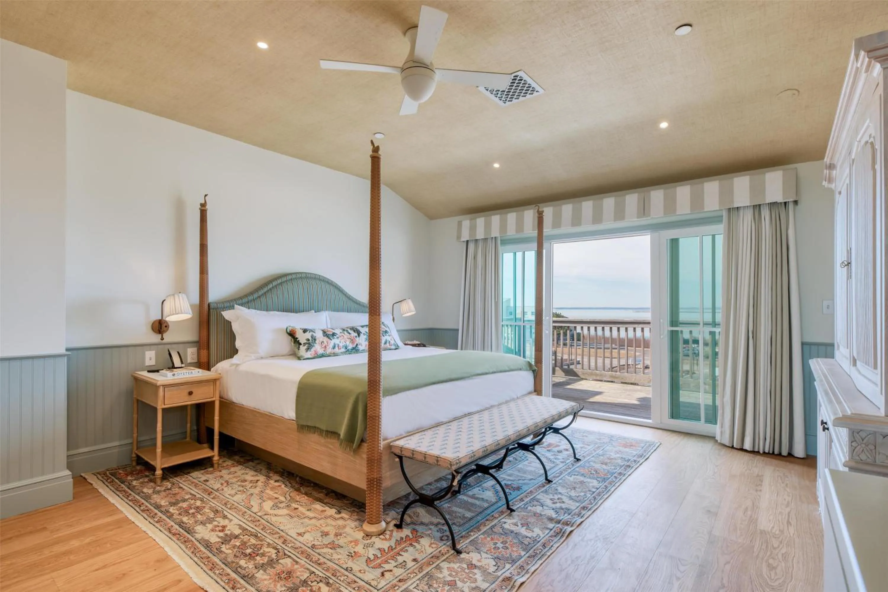 Photo of the whole room, Bed in The Sanderling