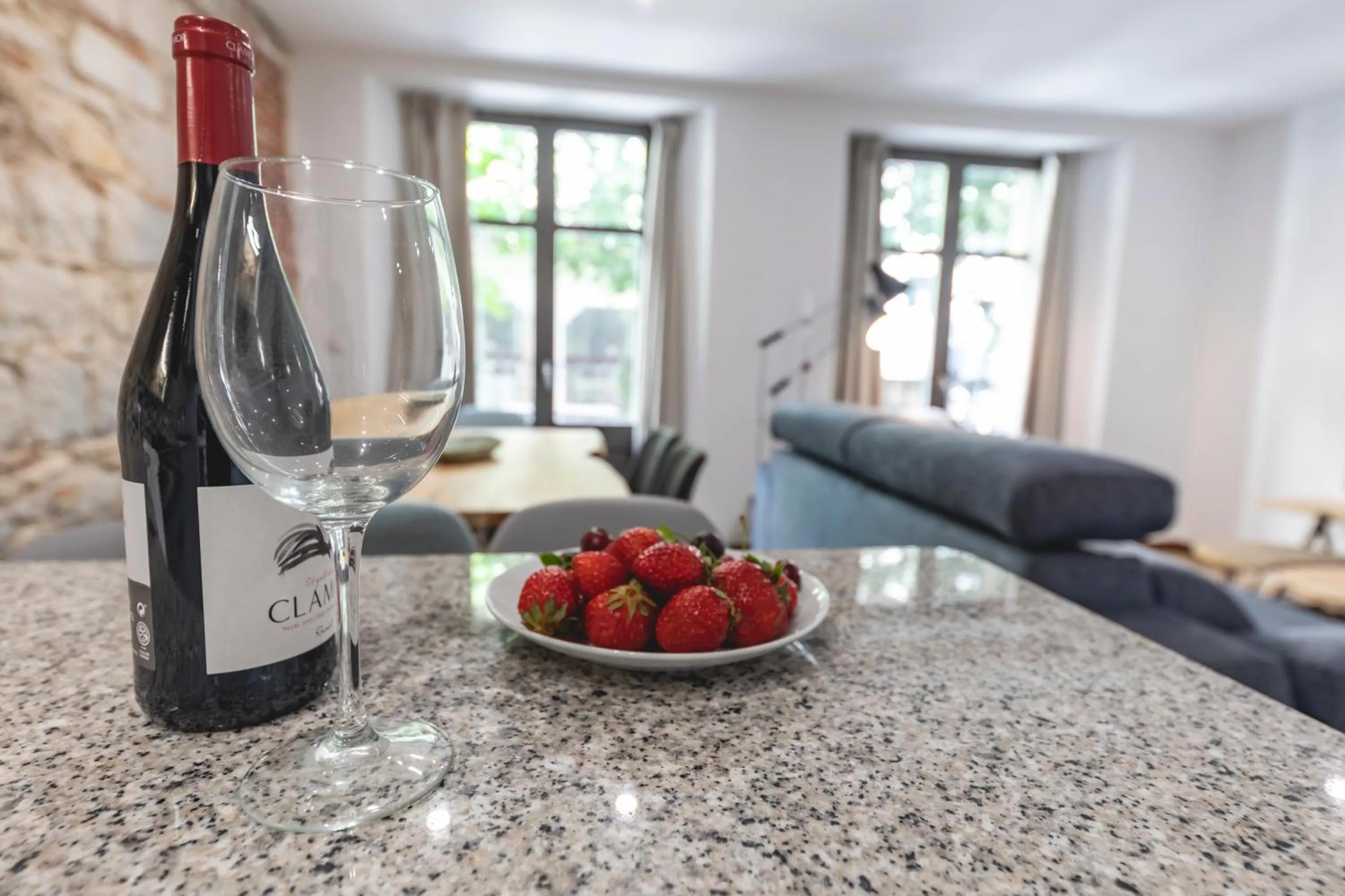 Food and drinks in Bravissimo Rambla Eiffel Bridge 1