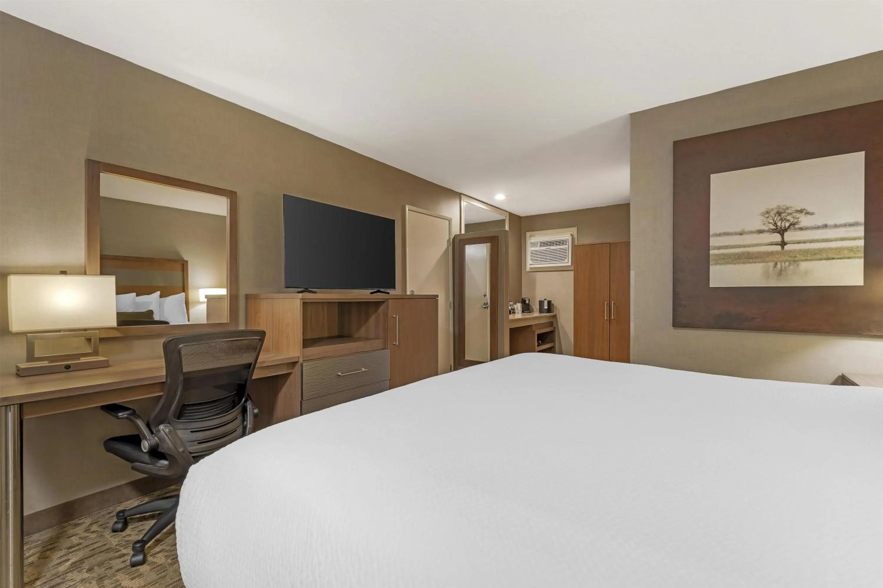 Bedroom, Bed in Best Western Plus Anaheim Inn