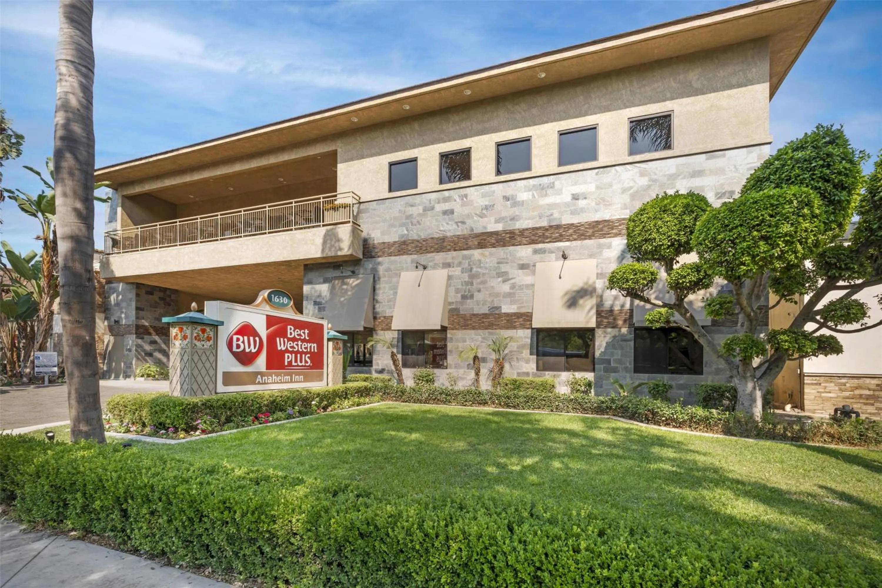 Property building in Best Western Plus Anaheim Inn