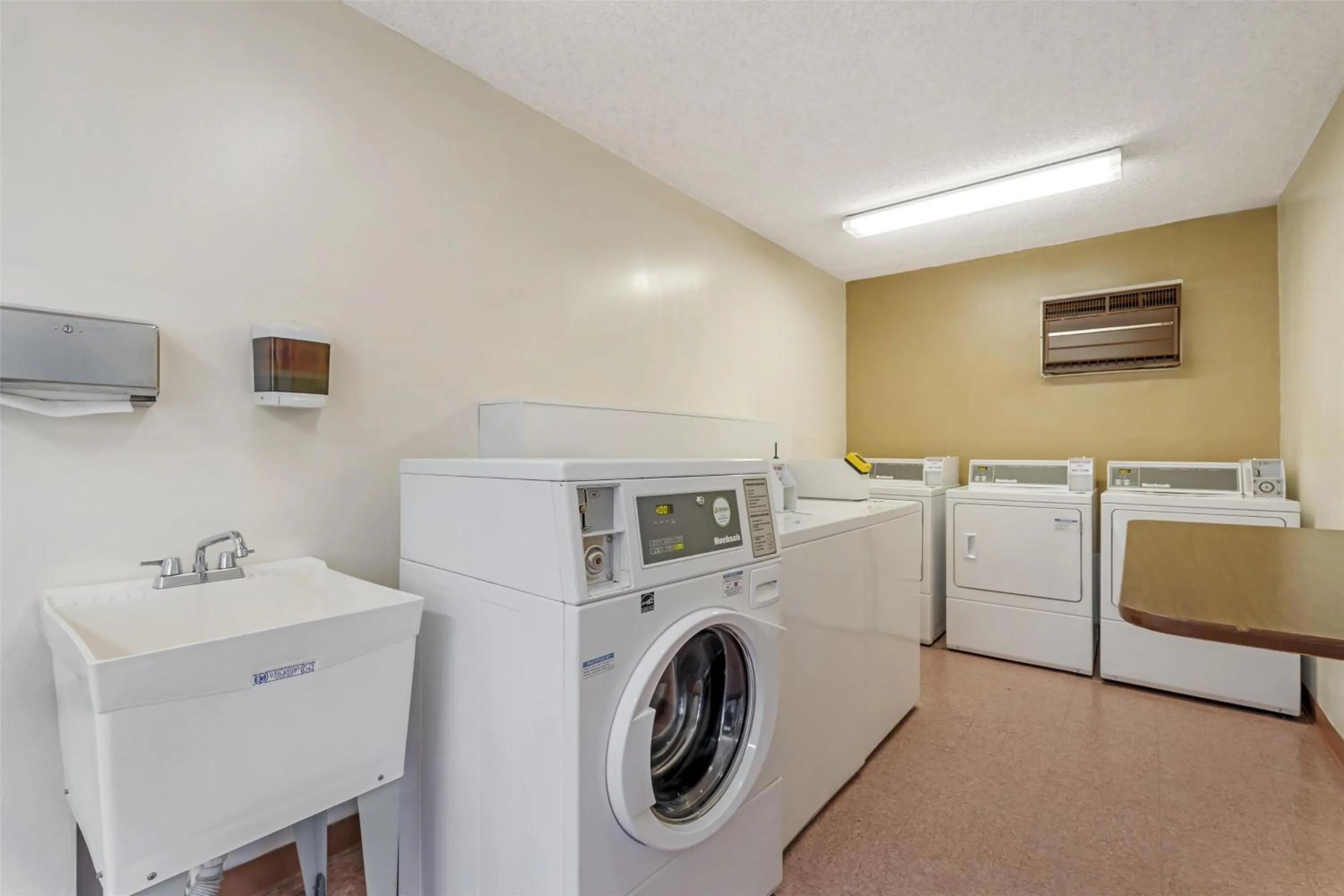 Property building in Best Western Plus Anaheim Inn