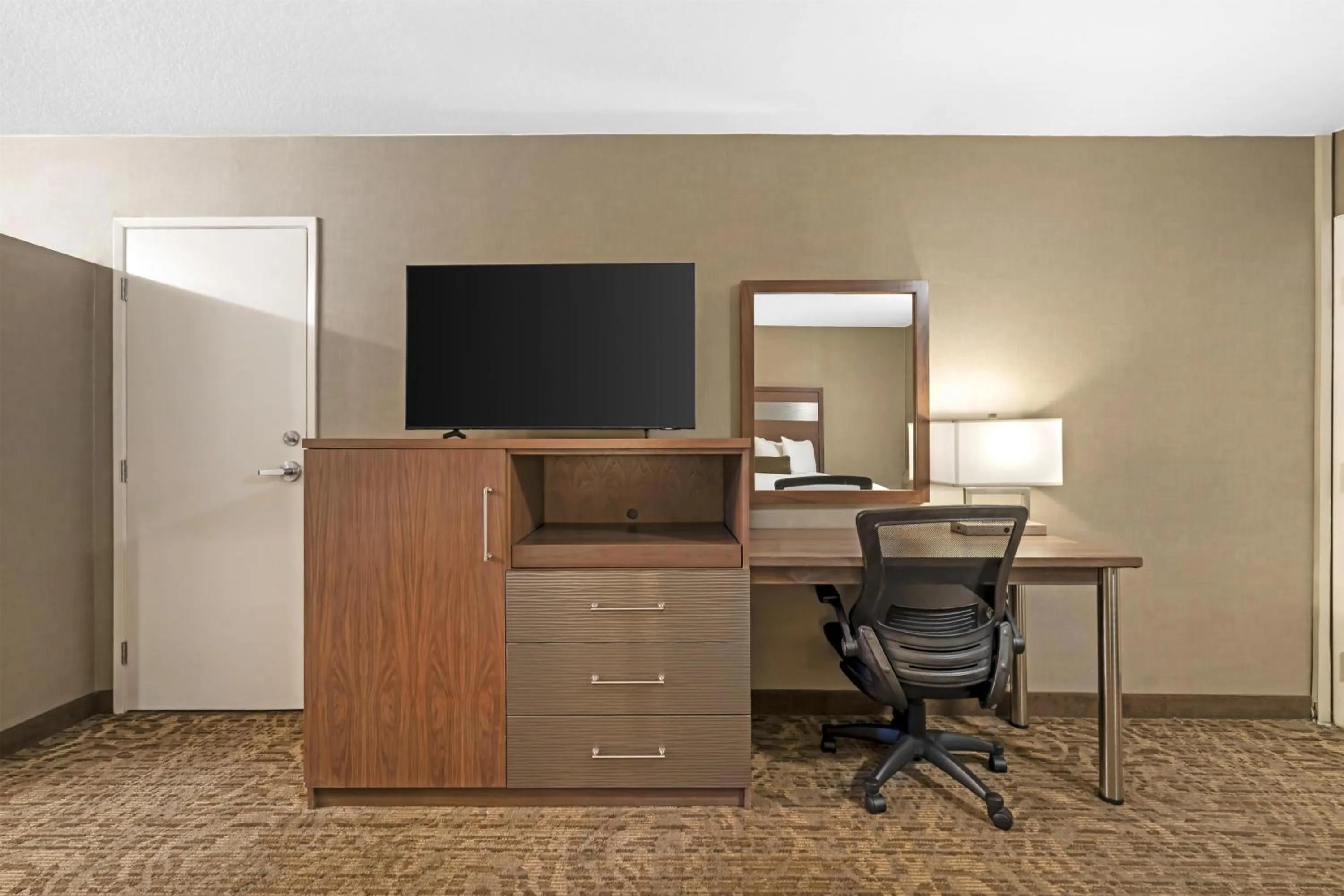 Bedroom in Best Western Plus Anaheim Inn