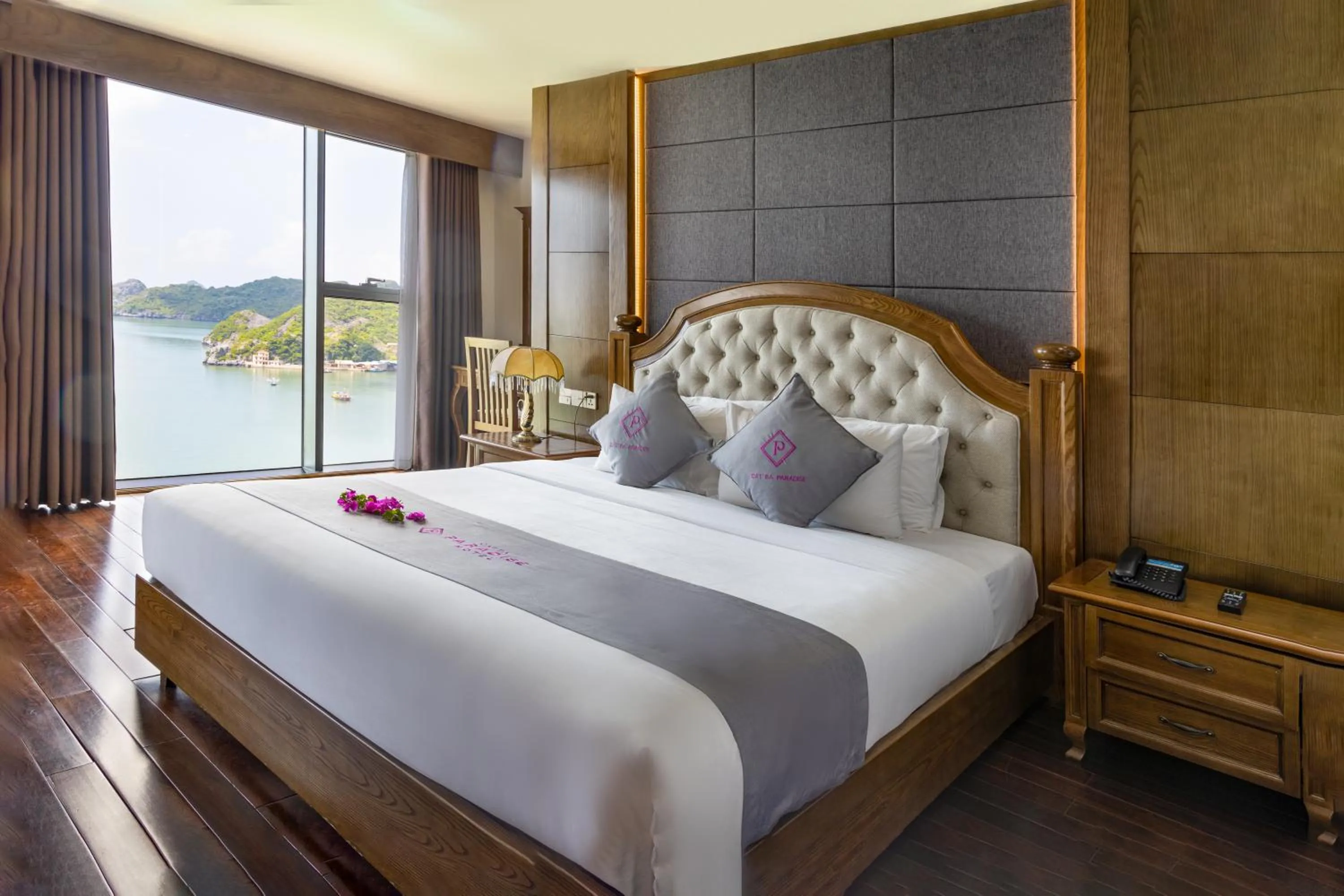 Bed in Cat Ba Paradise Hotel - Sky Bar & Massage