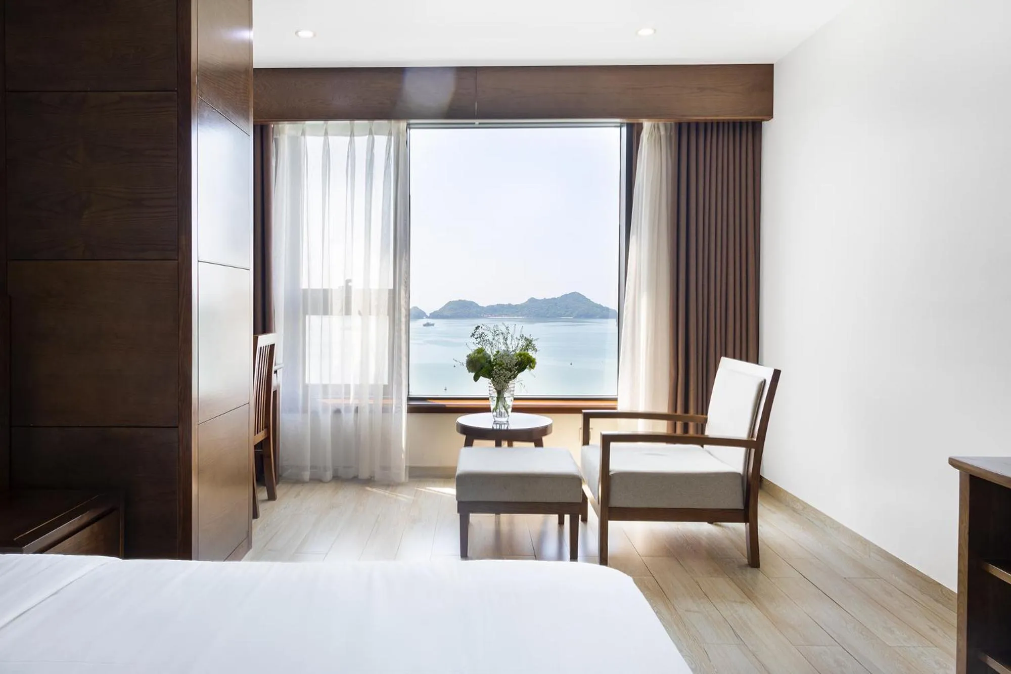 Photo of the whole room, Bed in Cat Ba Paradise Hotel - Sky Bar & Massage