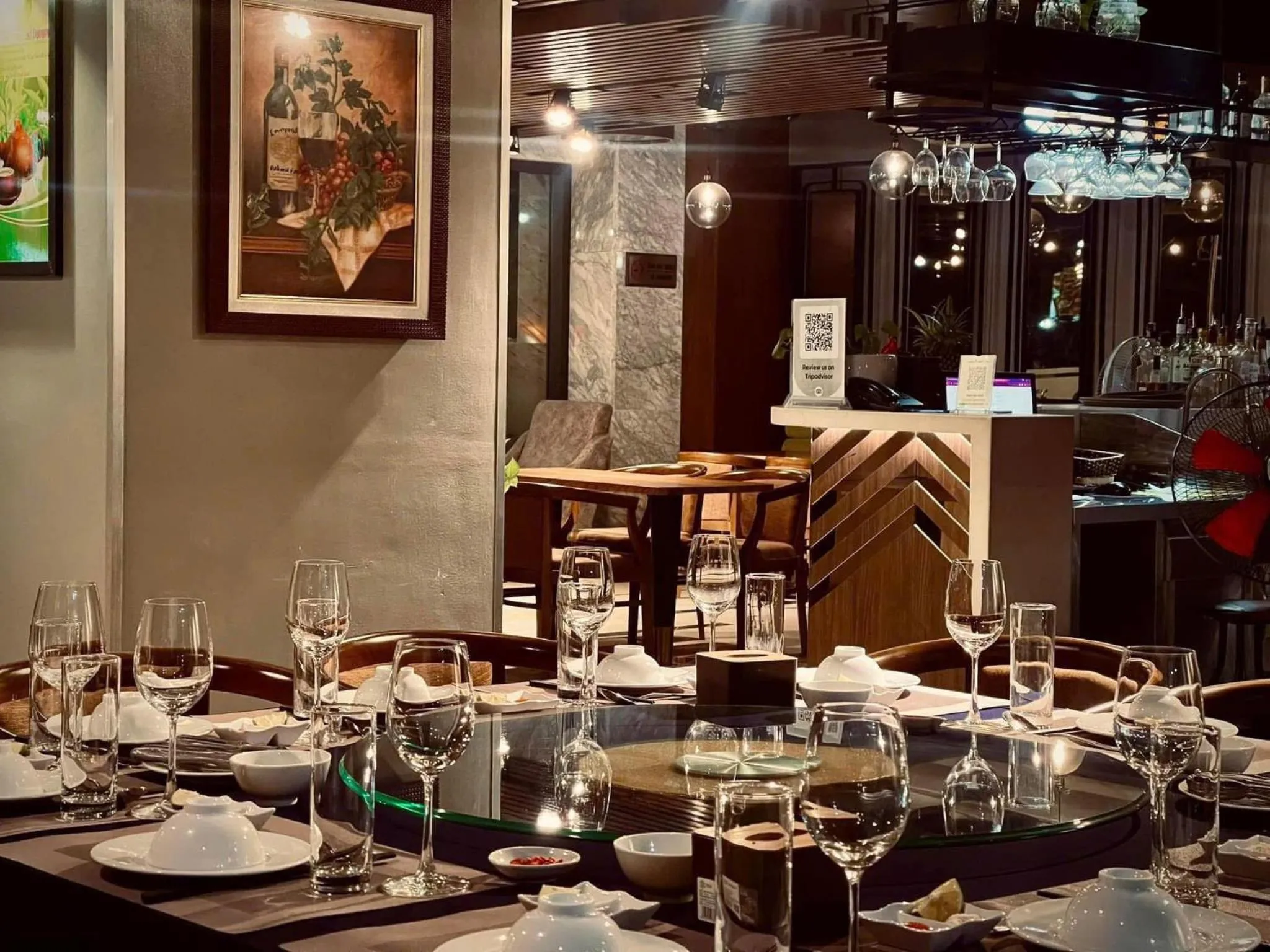 Restaurant/places to eat in Cat Ba Paradise Hotel - Sky Bar & Massage