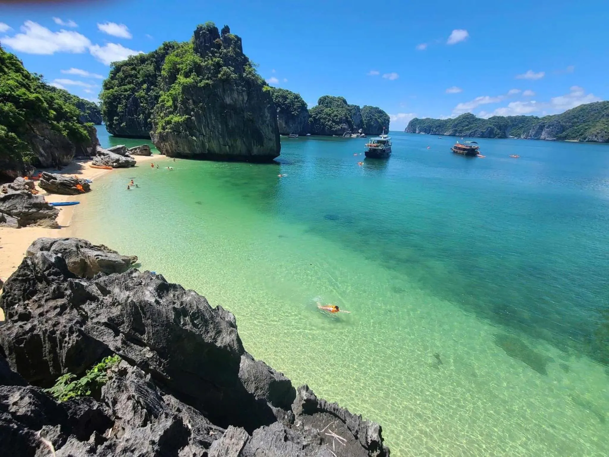 Beach in Cat Ba Paradise Hotel - Sky Bar & Massage
