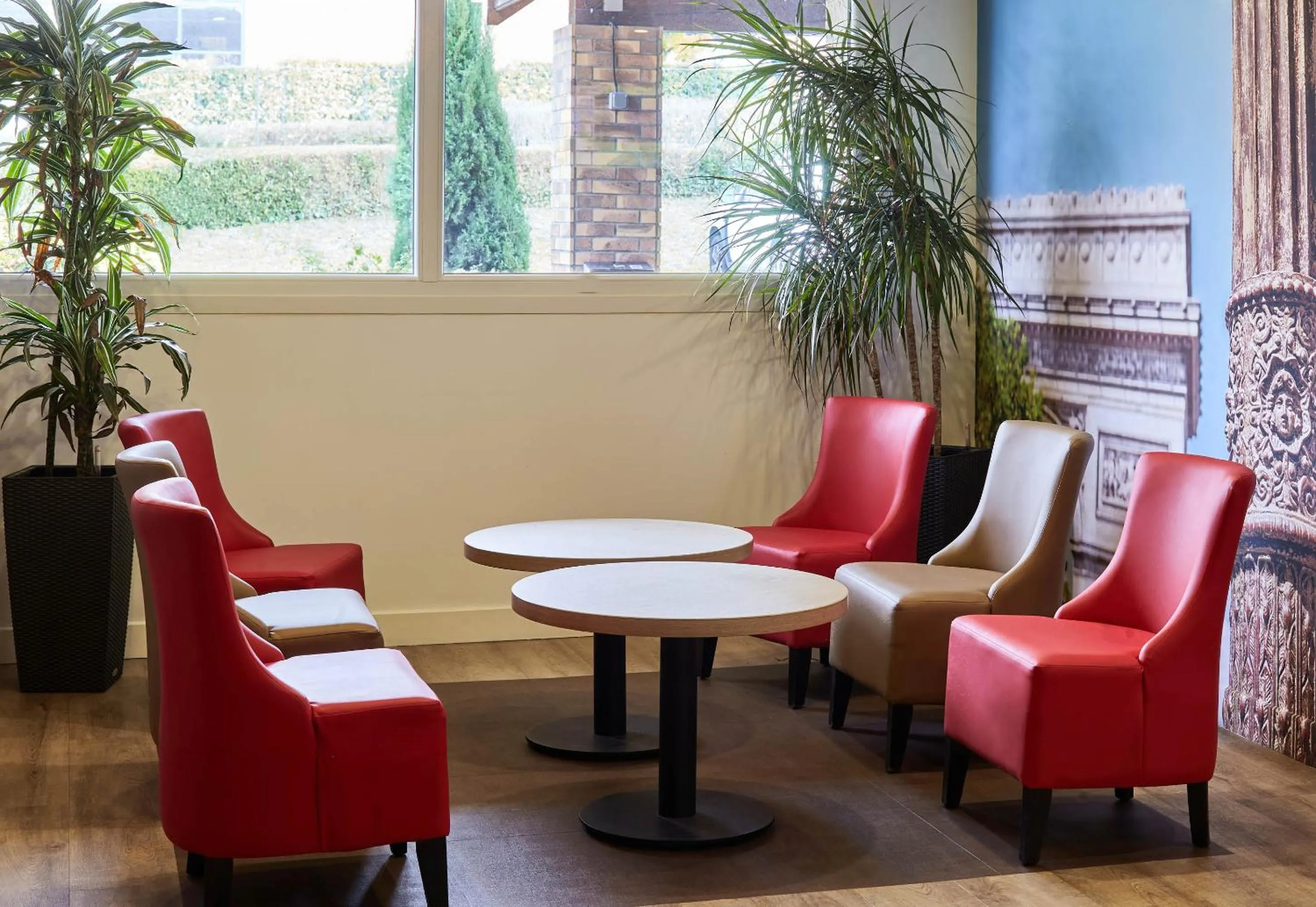 Seating area in B&B HOTEL Marne-la-Vallée Chelles