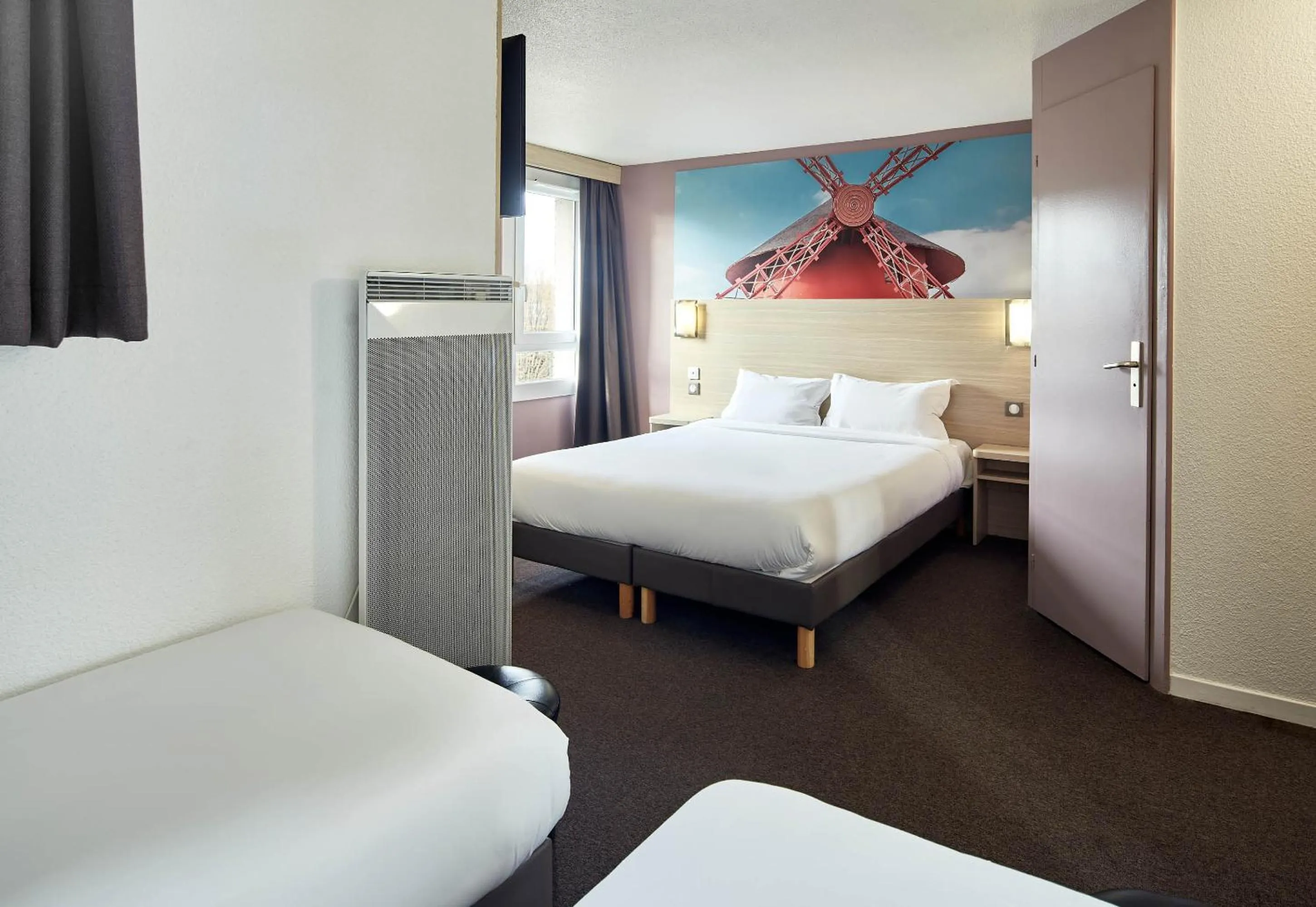 Bedroom, Bed in B&B HOTEL Marne-la-Vallée Chelles