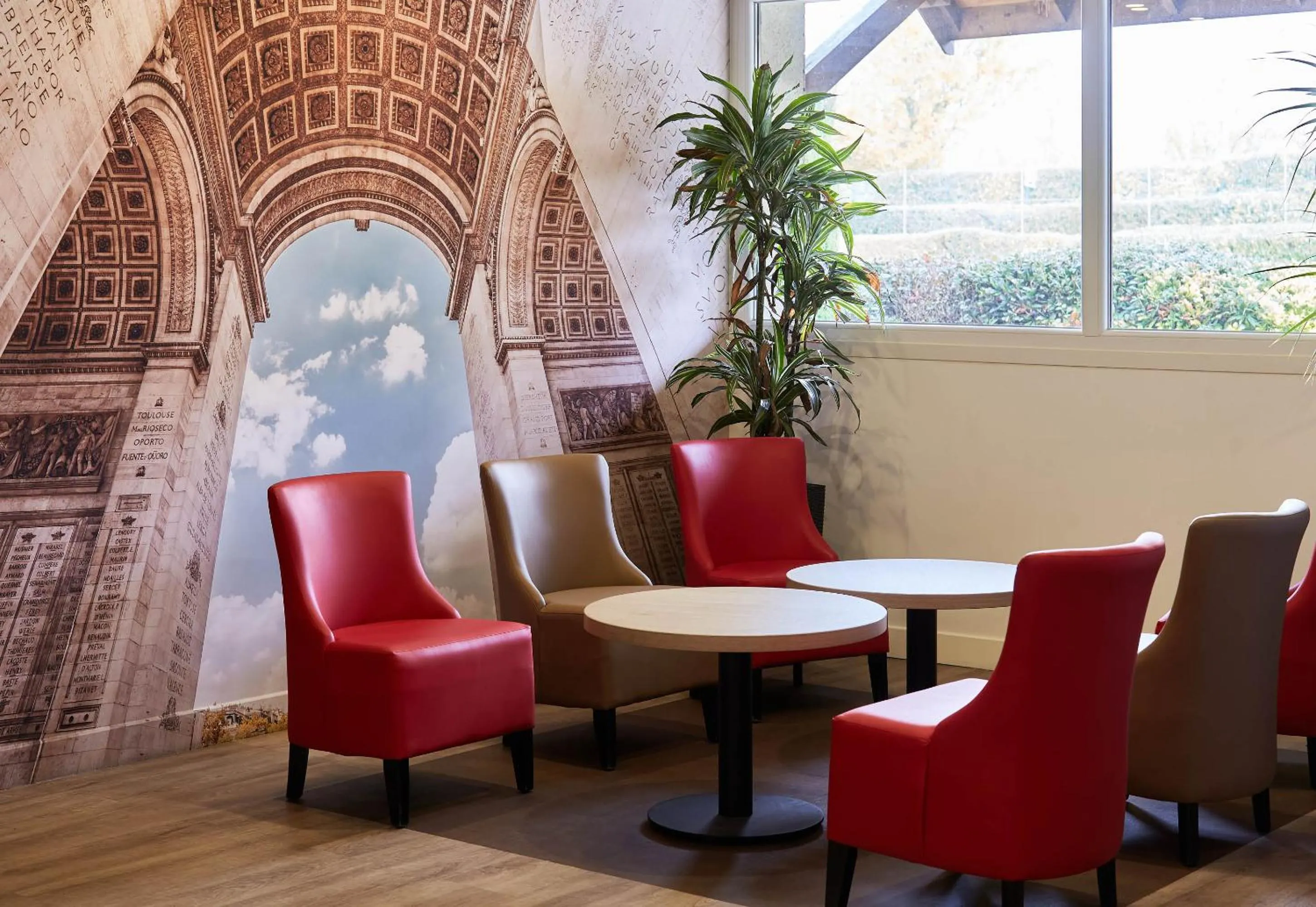 Seating area in B&B HOTEL Marne-la-Vallée Chelles