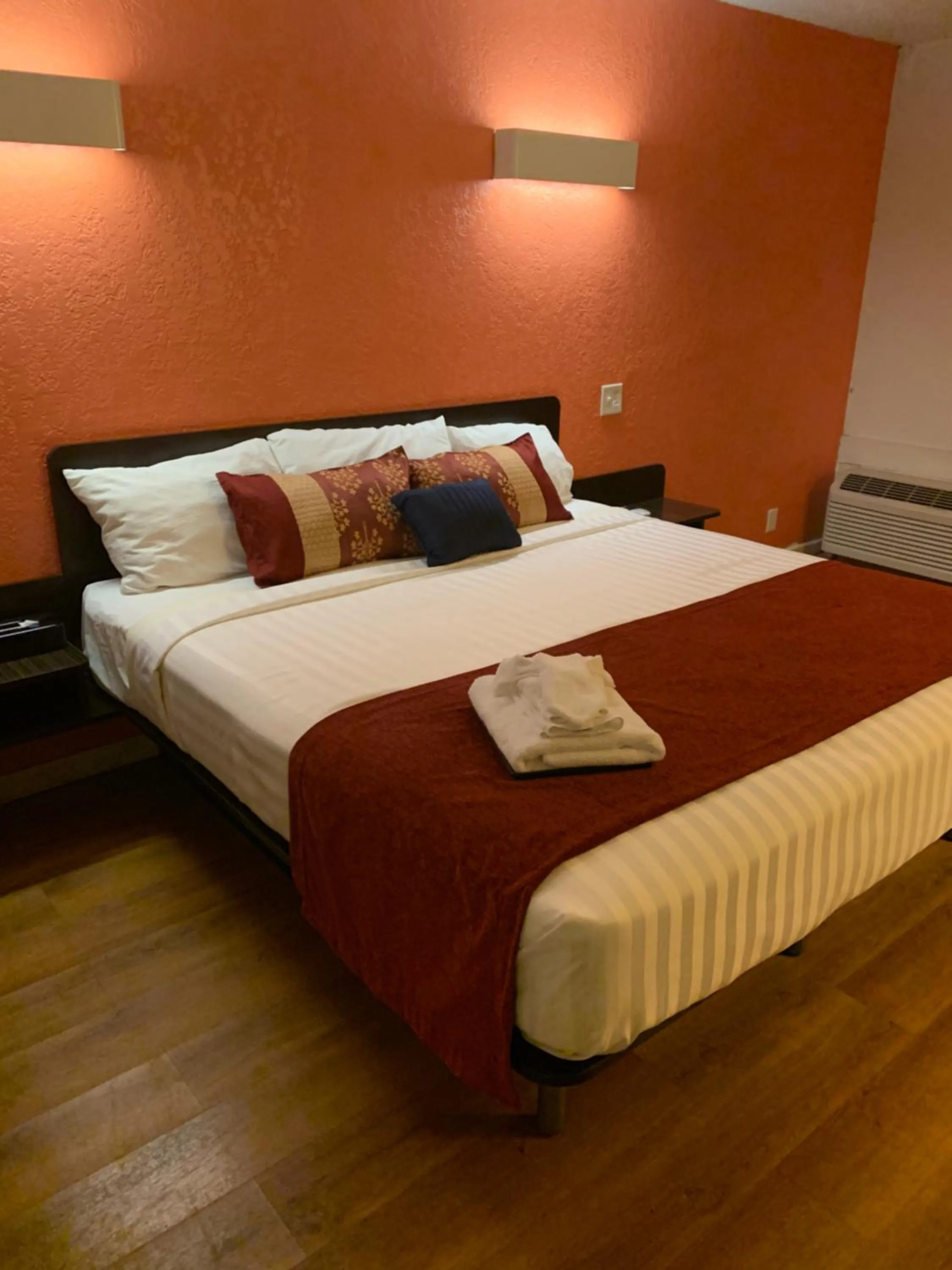 Bedroom in Scottsbluff Inn