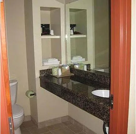 Bathroom in Heritage Inn