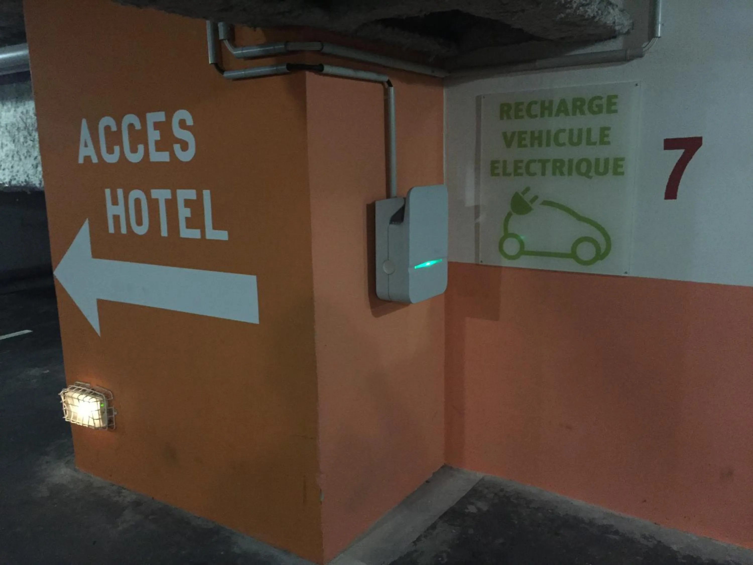 Parking in Hotel Le Colombier
