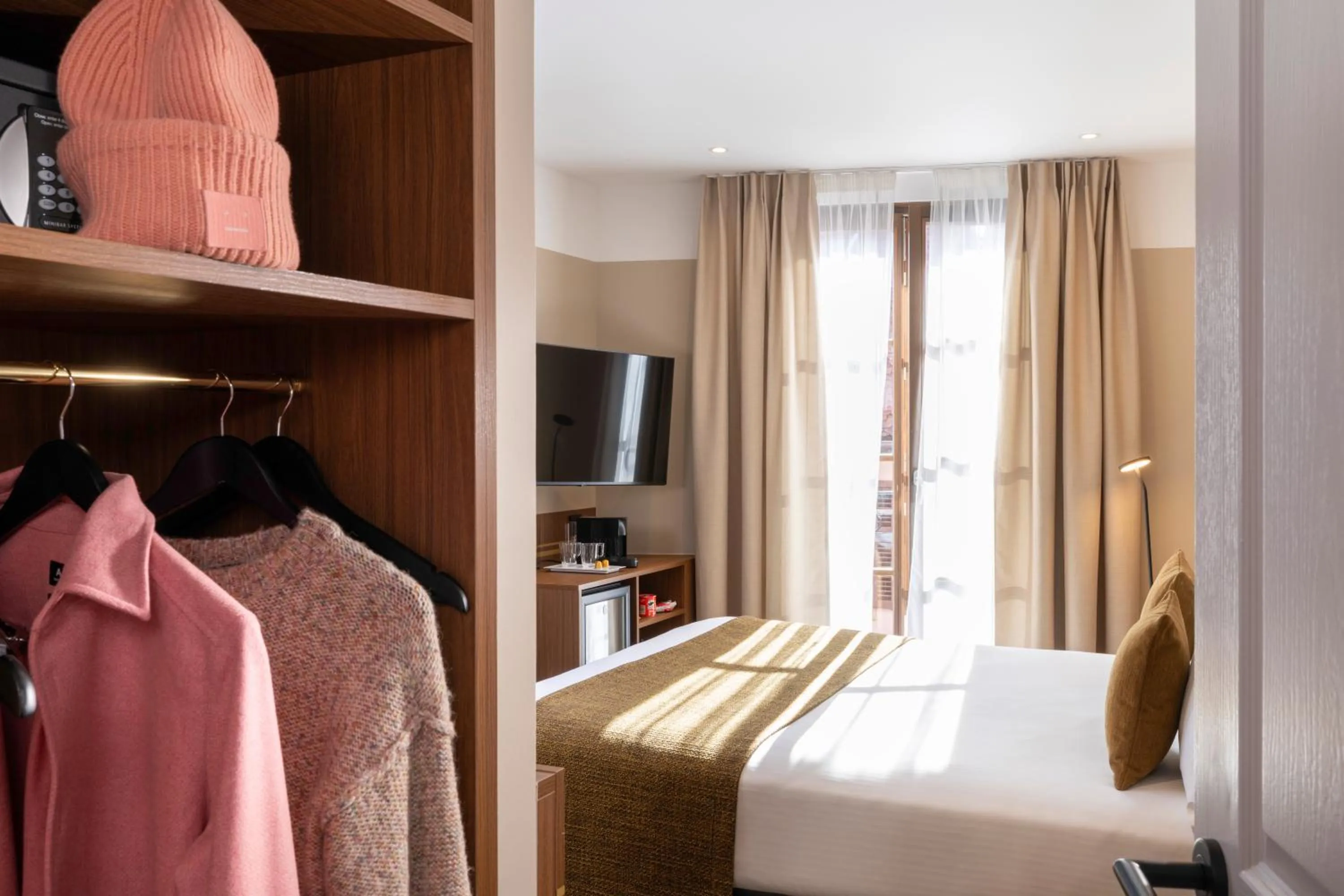 Bedroom, Bed in Hotel Le Colombier