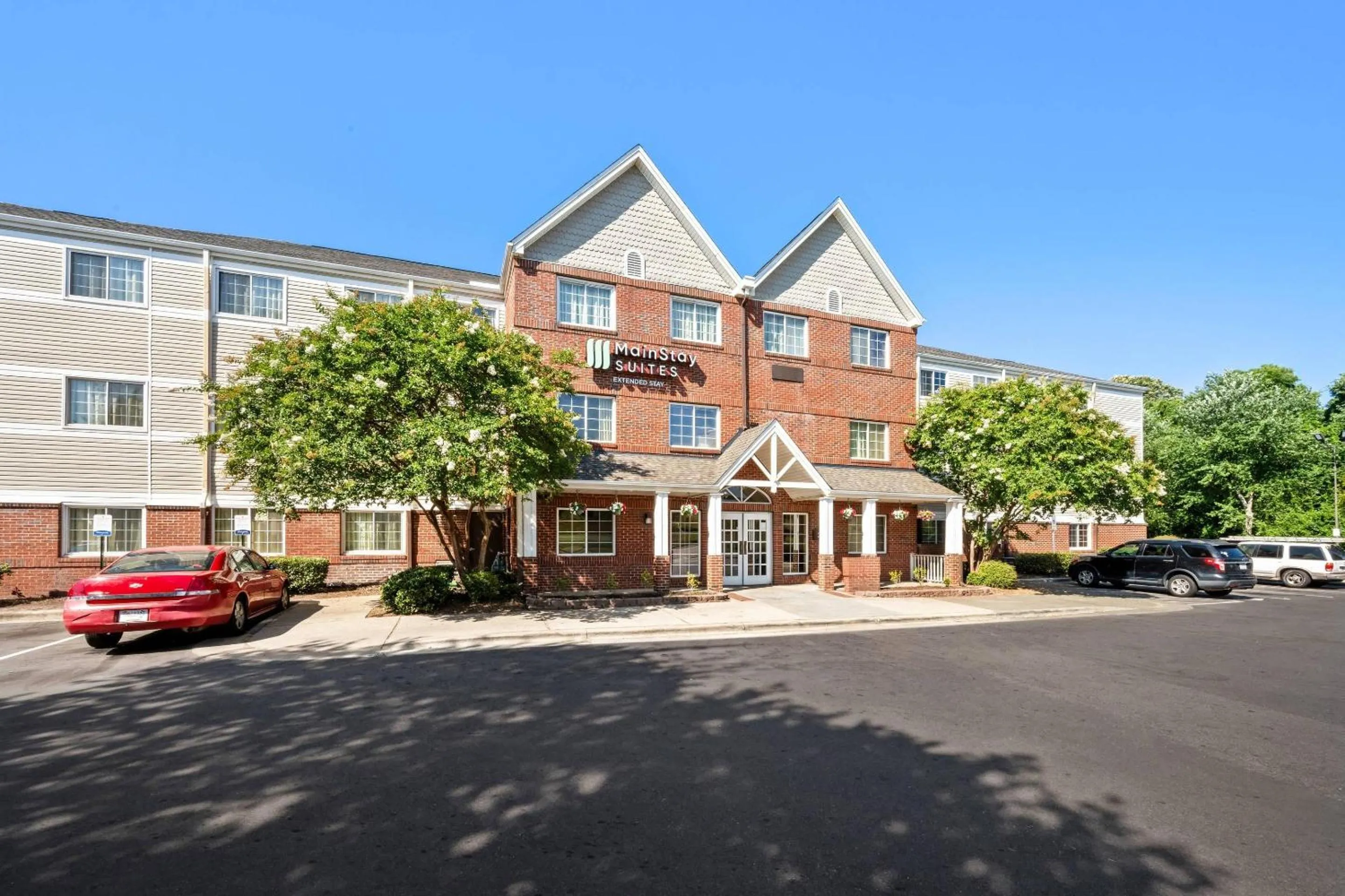 Property building in MainStay Suites Raleigh North