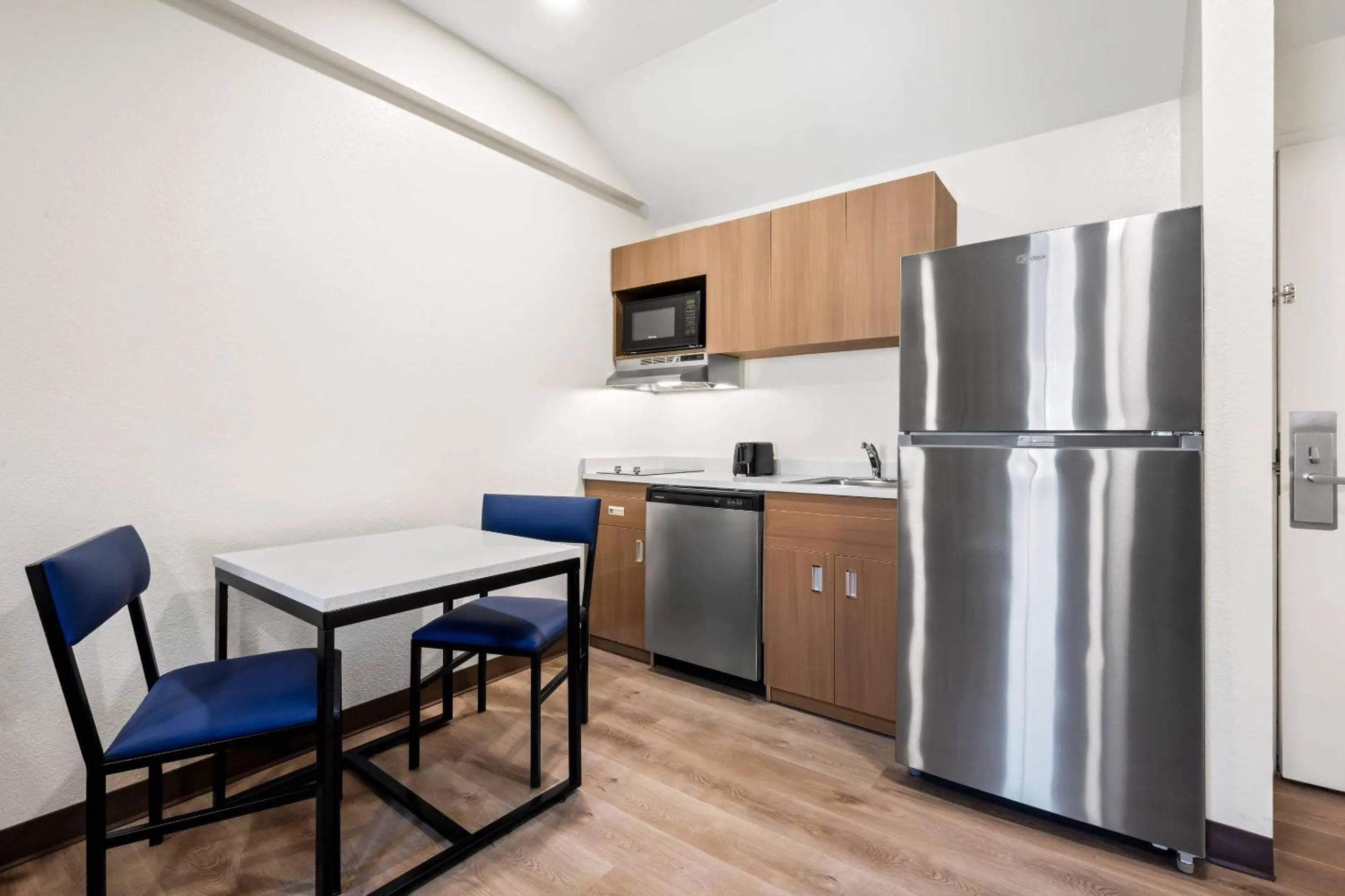 Bedroom in MainStay Suites Raleigh North