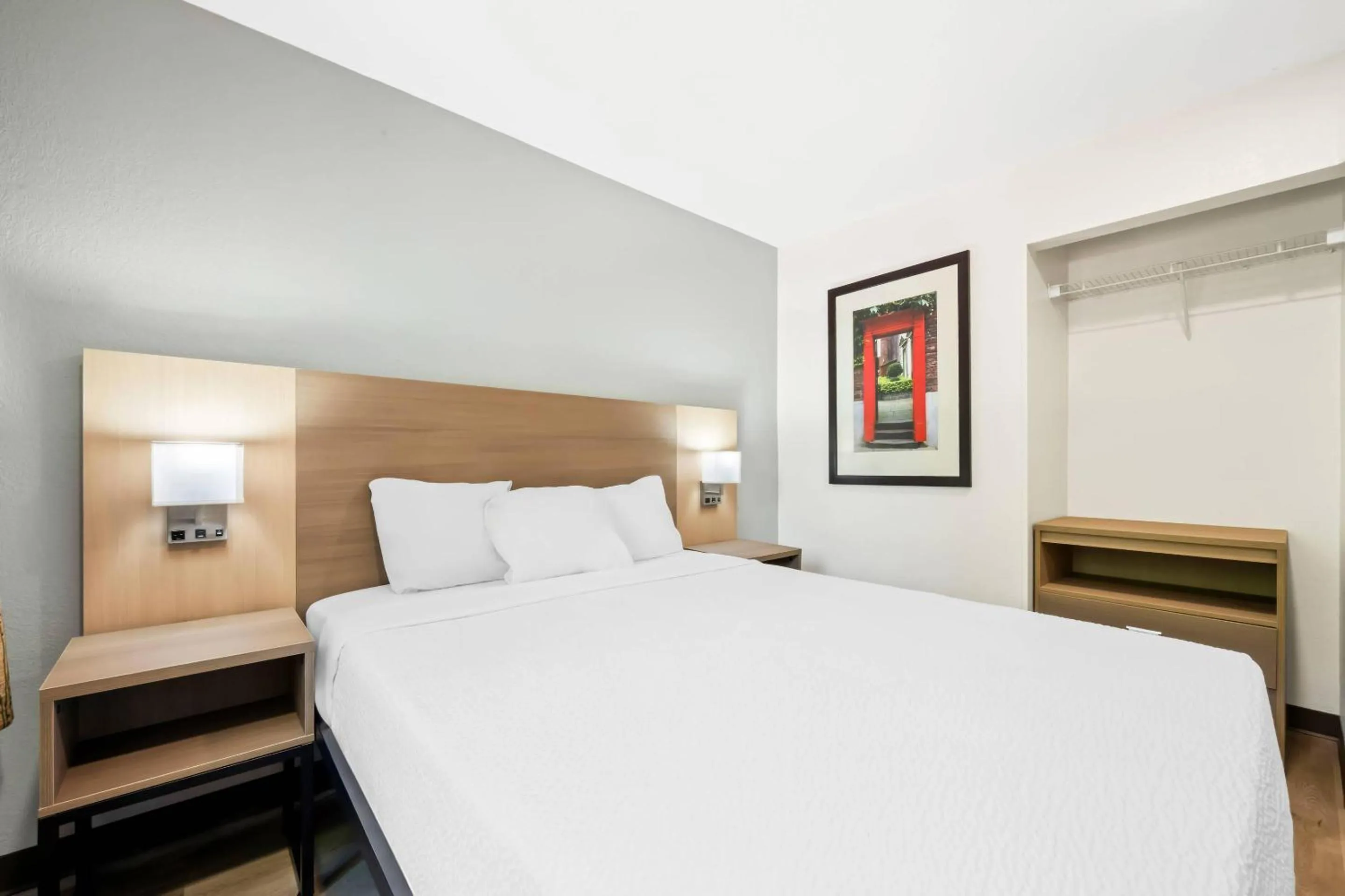 Bedroom, Bed in MainStay Suites Raleigh North