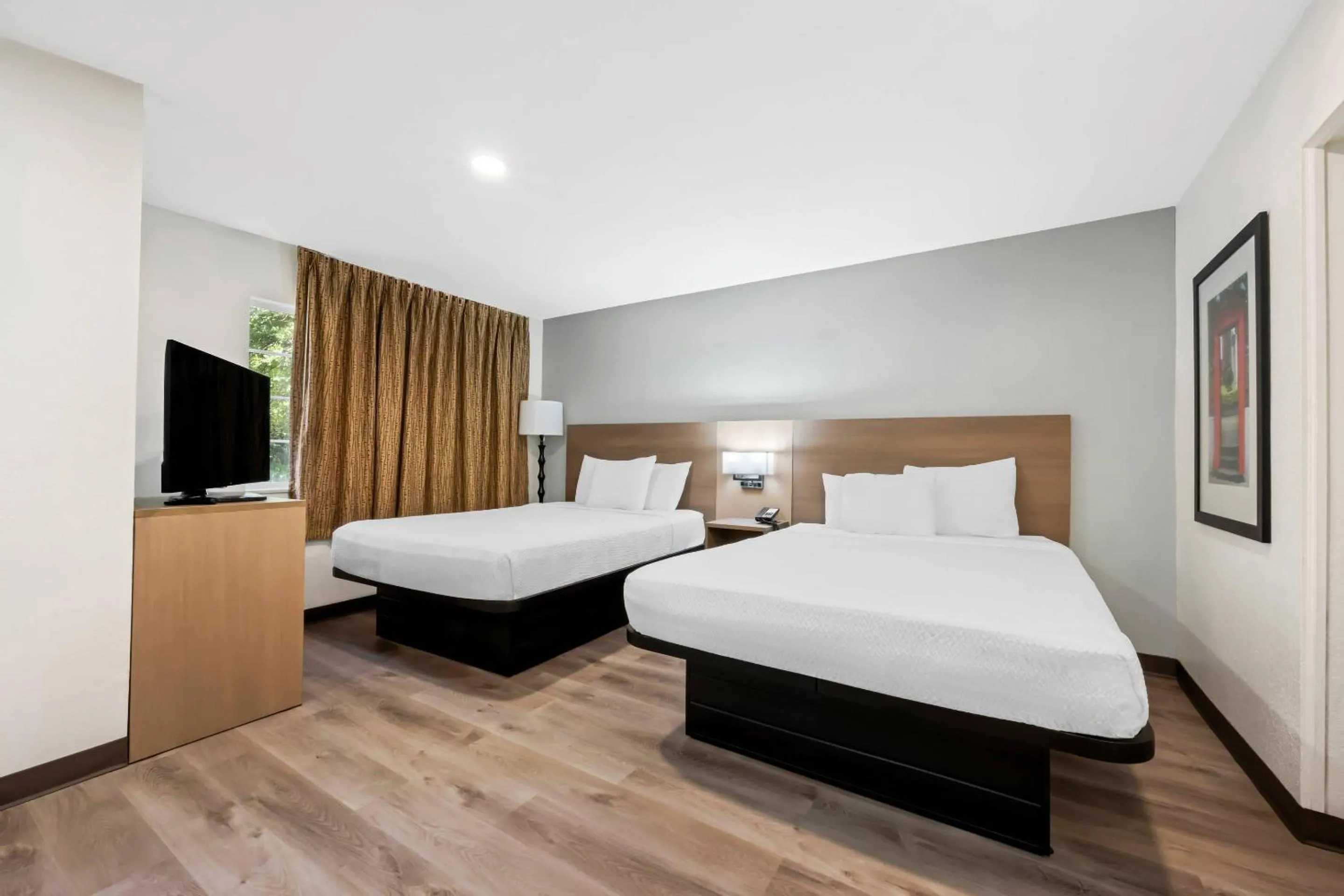 Bedroom, Bed in MainStay Suites Raleigh North